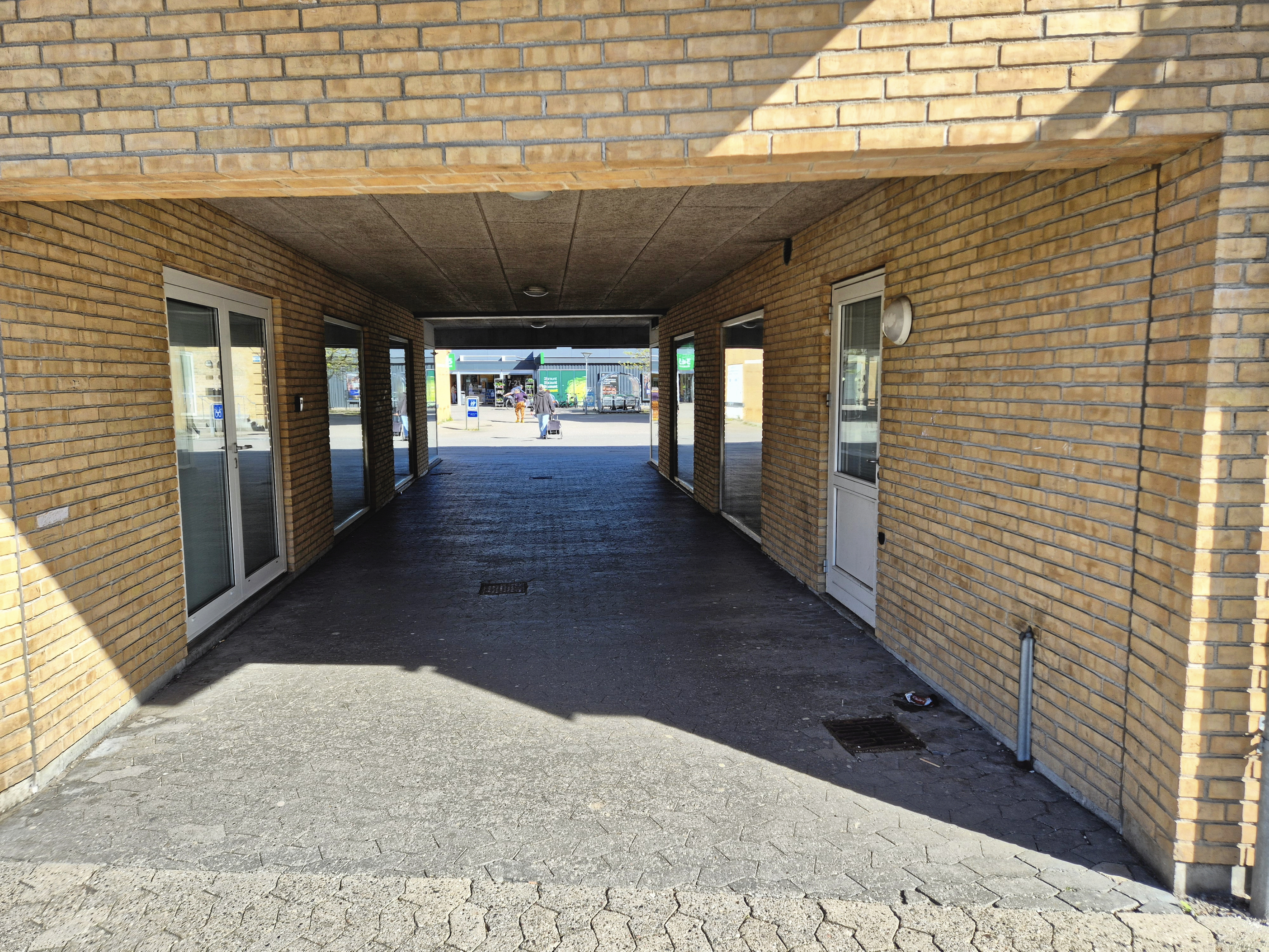 Det var nær Borup Centeret, at manden og den gravide kæreste fik sig en ubehagelig overraskelse.