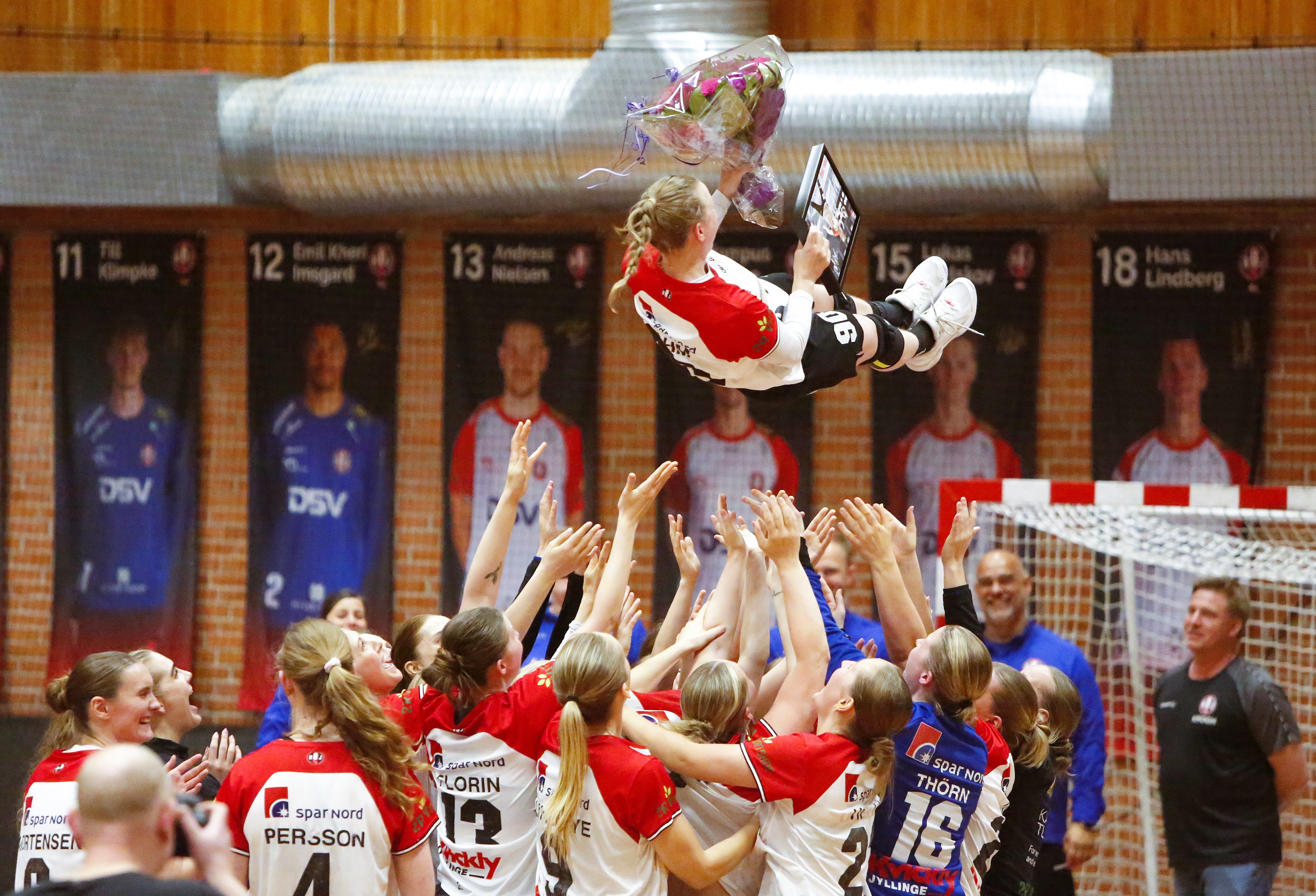 Mia Rej (flyvende) er én af dem, der stopper i HØJ - i hvert fald som spiller.