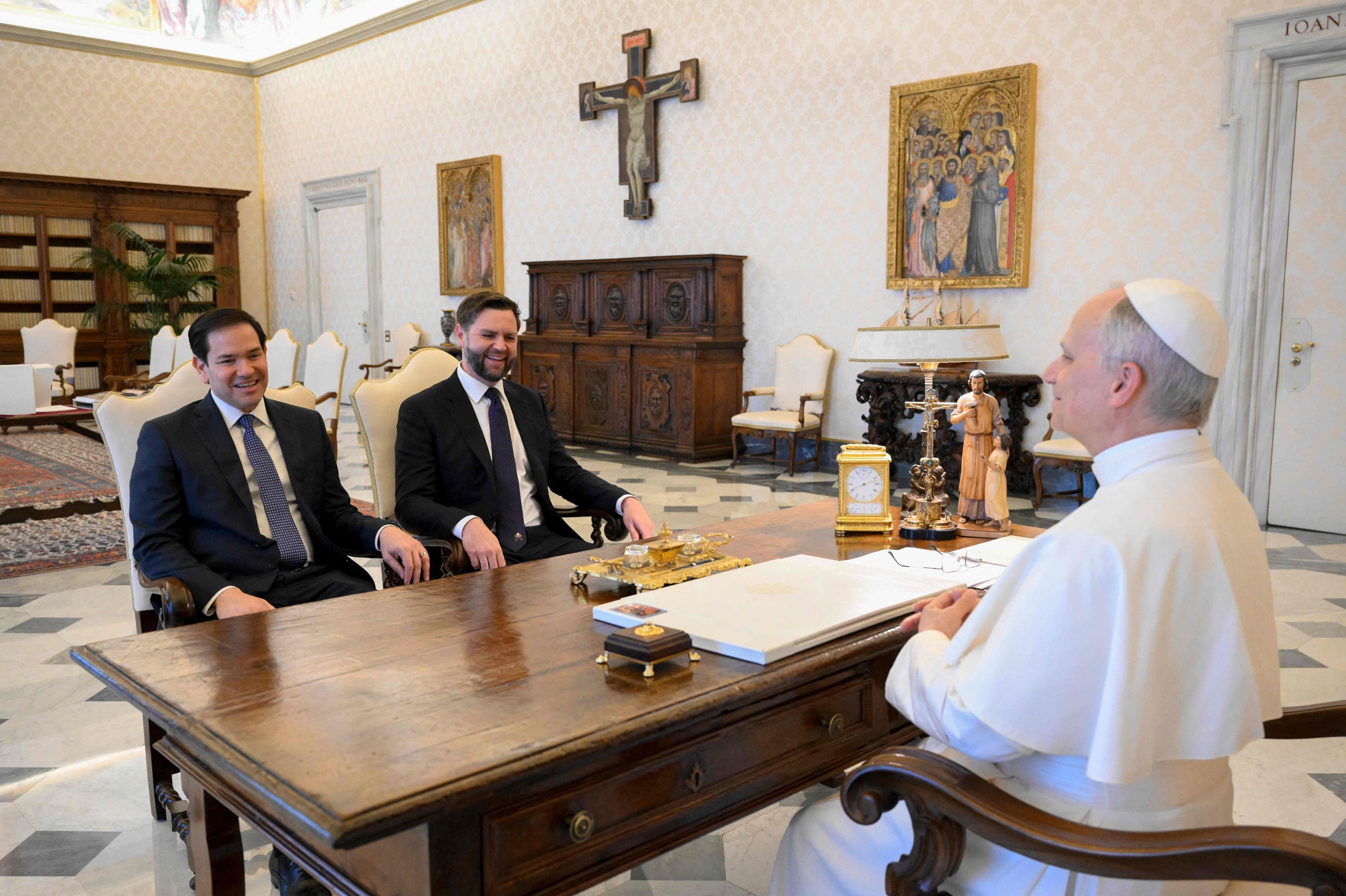 Den amerikanske udenrigsminister, Marco Rubio, og USA's vicepræsident, J.D. Vance, mødtes i maj sidste år i privat audiens med pave Leo. (Arkivfoto).