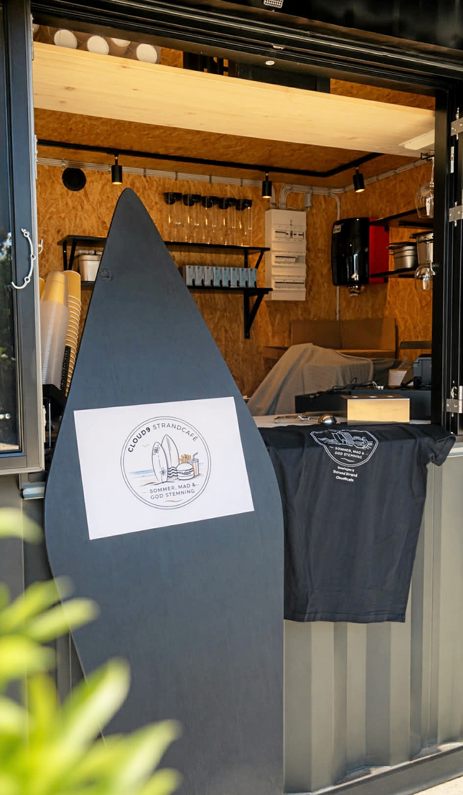 Cloud9 serverer også økologisk friskristet kaffe i samarbejde med Køge Kafferisteri og vin i samarbejde med vin-smagning.dk. Privatfoto - Privatfoto Cloud9 serverer også økologisk friskristet kaffe i samarbejde med Køge Kafferisteri og vin i samarbejde med vin-smagning.dk. Privatfoto