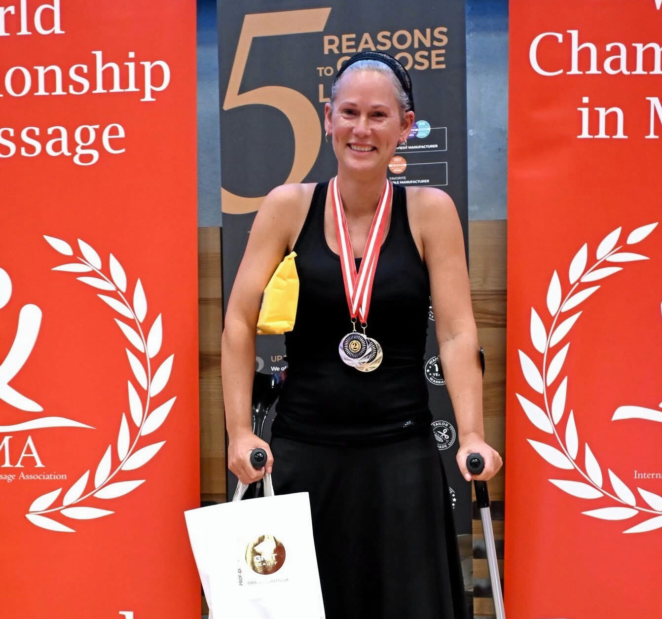 Anne Breinberg tog guld og sølv med hjem fra verdensmesterskaberne i massage sidste år - blot 17 dage efter sin anden hofteoperation.