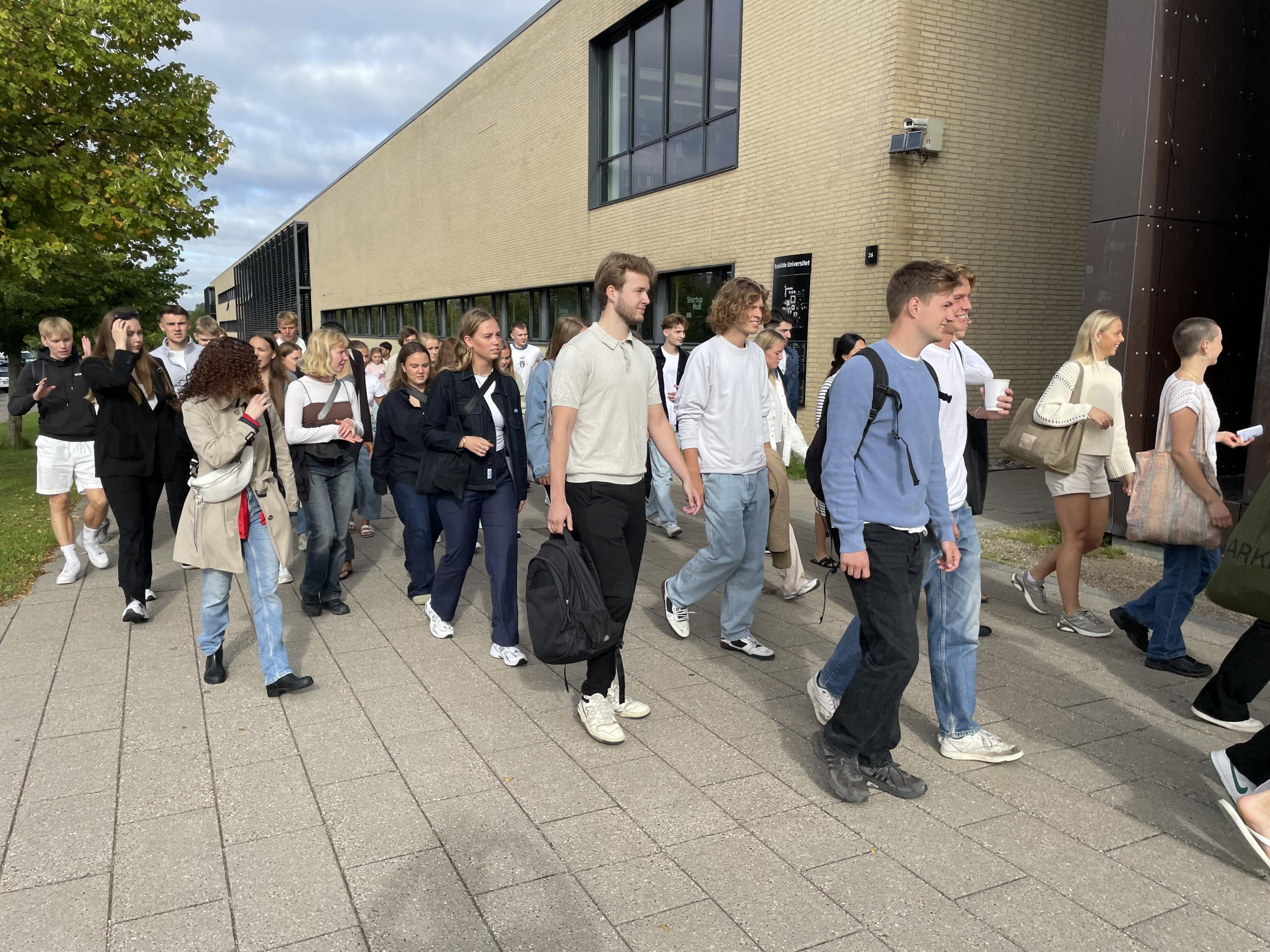 Roskilde Universitet forventer at åbne en ny cand.merc.-uddannelse i Næstved. Her ses studerende ved studiestarten.