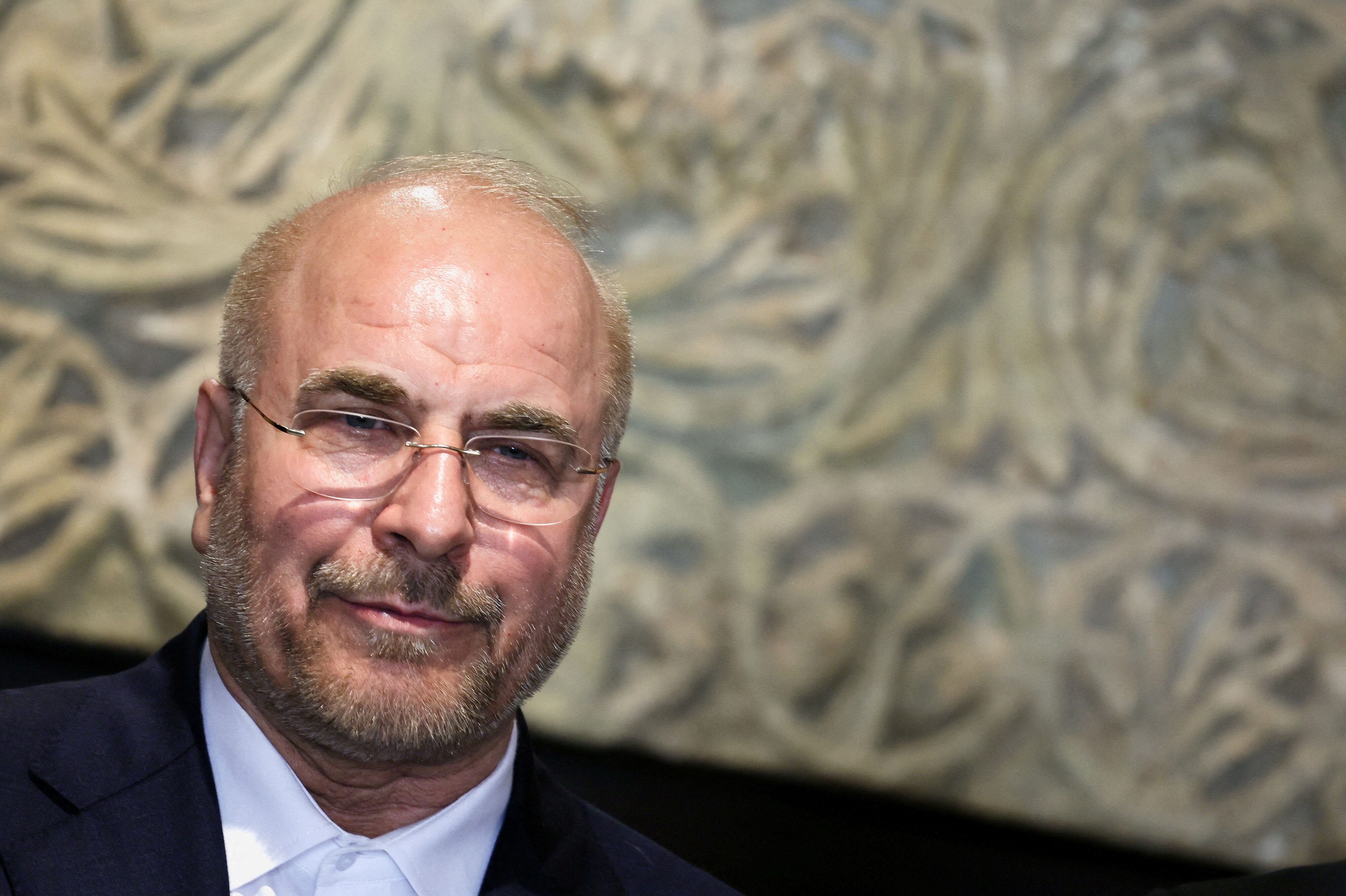 Irans parlamentsformand, Mohammad Baqer Qalibaf, mener, at USA og dets allierede er skyld i, at det ikke er sikkert af sejle gennem Hormuzstrædet. (Arkivfoto).