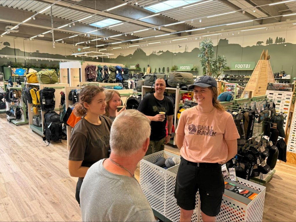 Friluftsland Outlet i Ringsted har succes, og derfor ansætter man nu fem ekstra medarbejdere.