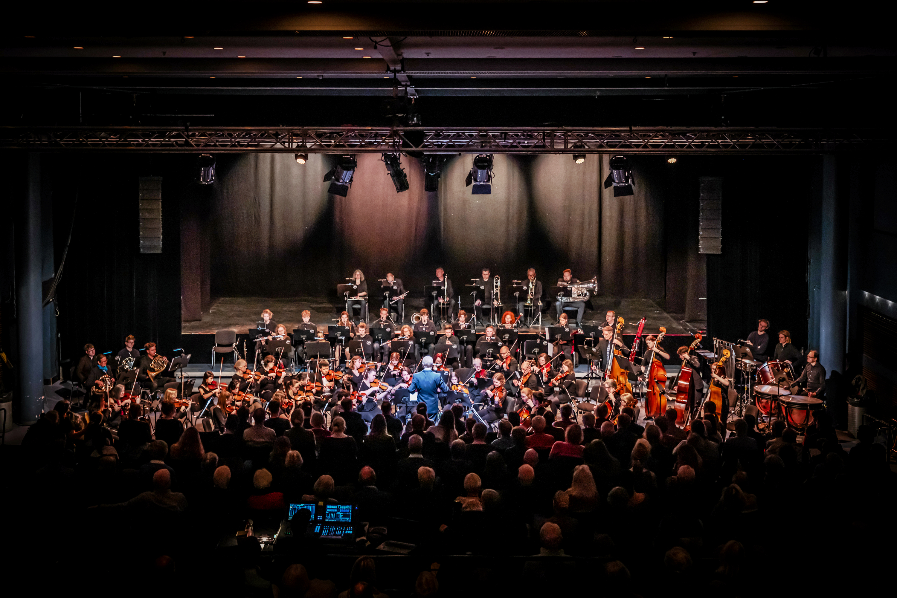 Albertslund Symfoniorkester ved deres 25 års jubilæum sidste år i Musikteatret. I et nyt samarbejde kan dirigentstuderende nu øve sig med orkesteret.