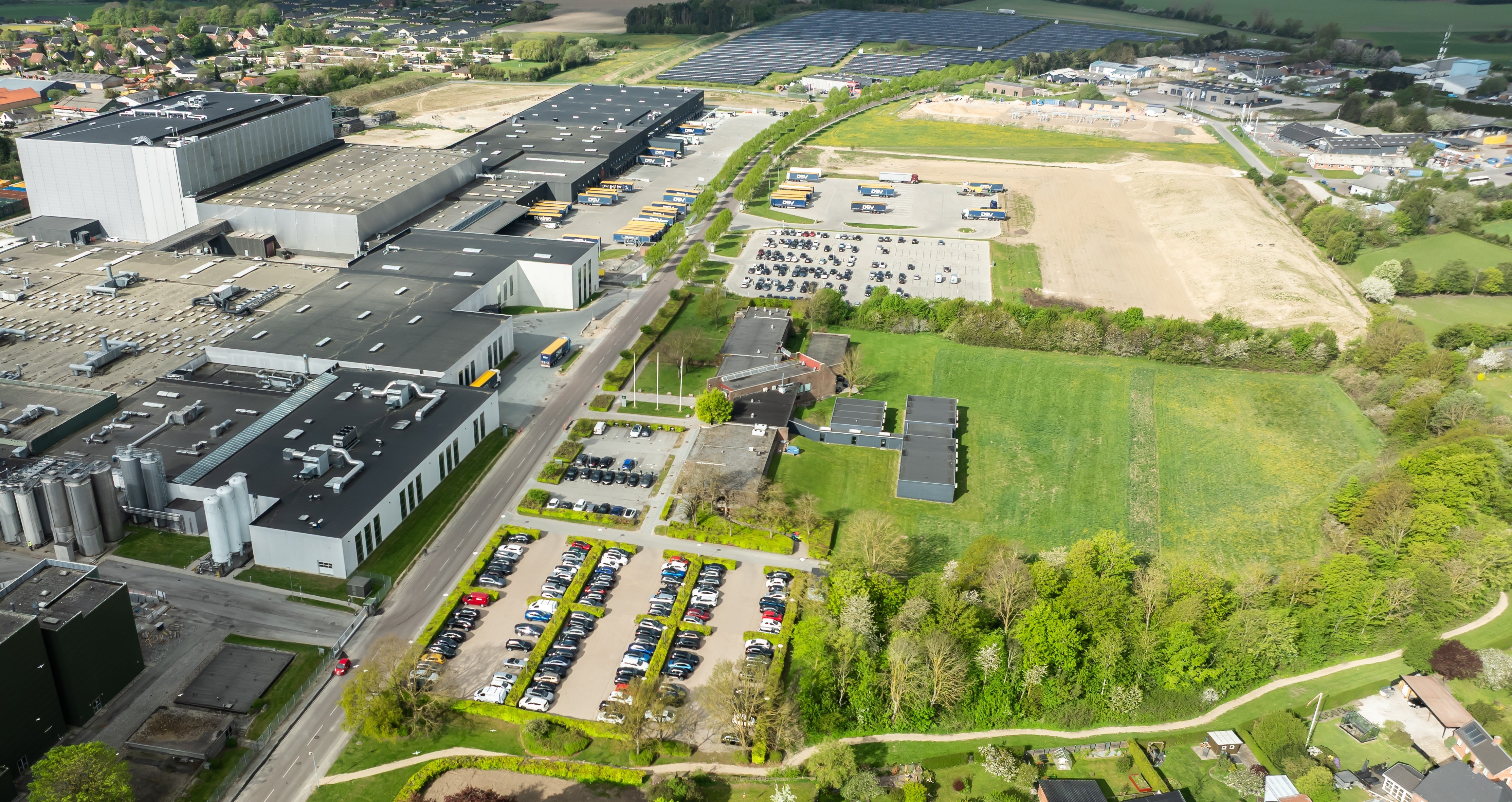 Overskudsjord fra bryggeriets udvidelse skal formes til bakker og stier på dette areal.