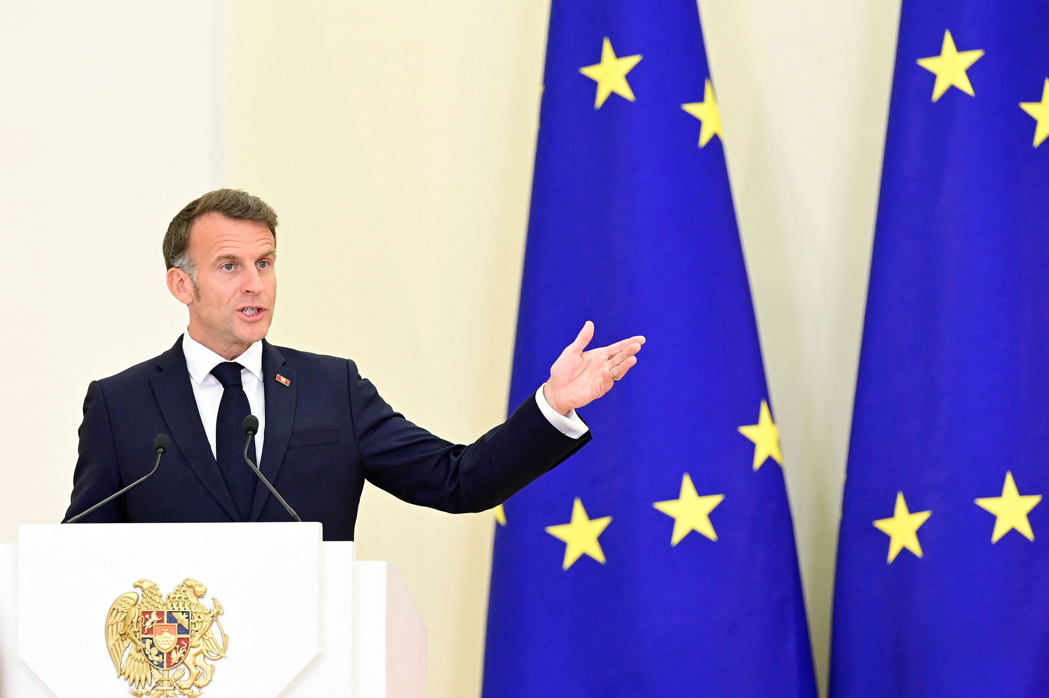 Den franske præsident Emmanuel Macron har talt med Irans præsident, Masoud Pezeshkian, om situationen ved Hormuzstrædet. (Arkivfoto).
