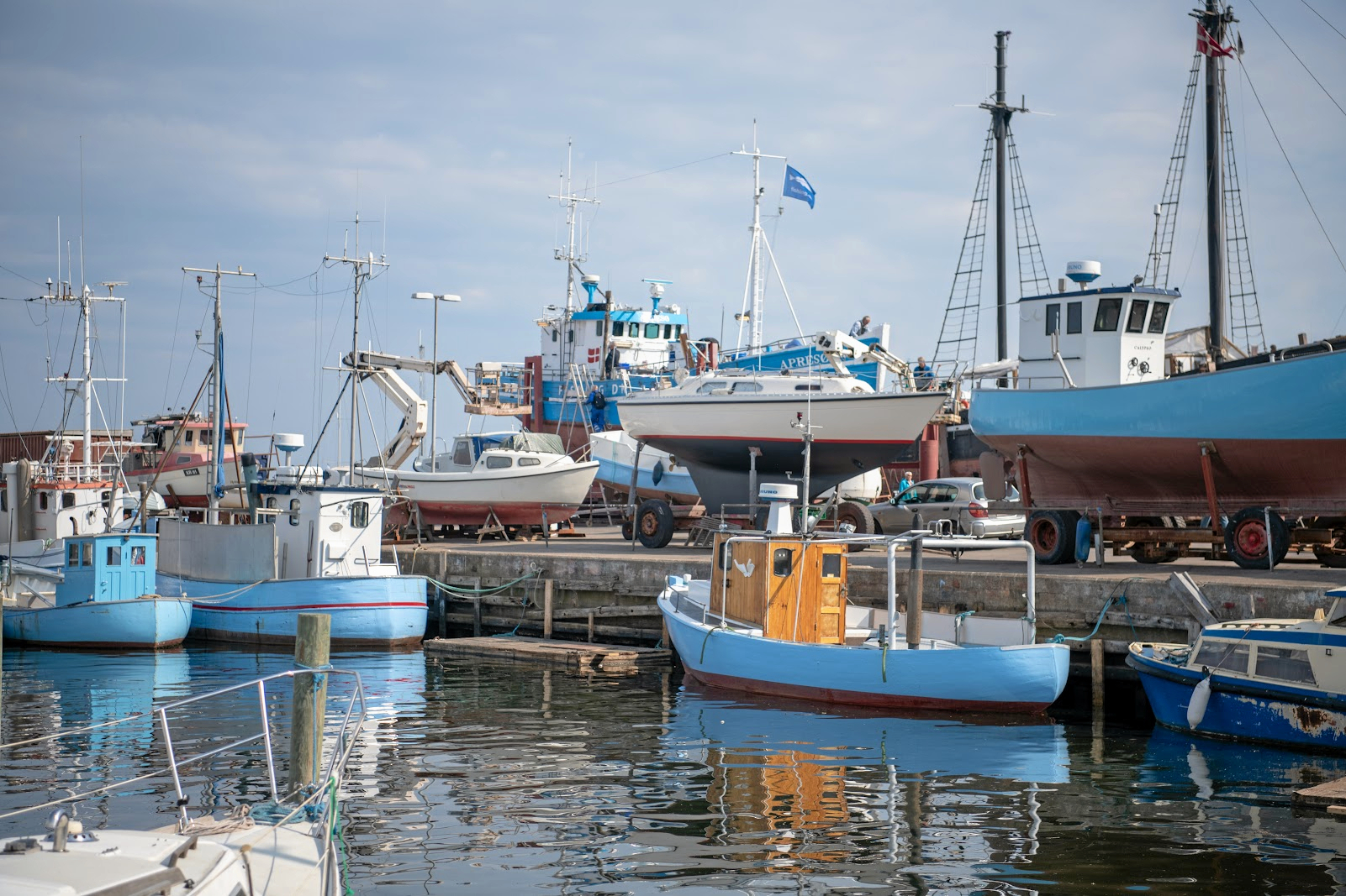 Gilleleje Havn og andre seværdigheder nævnes i artiklen.