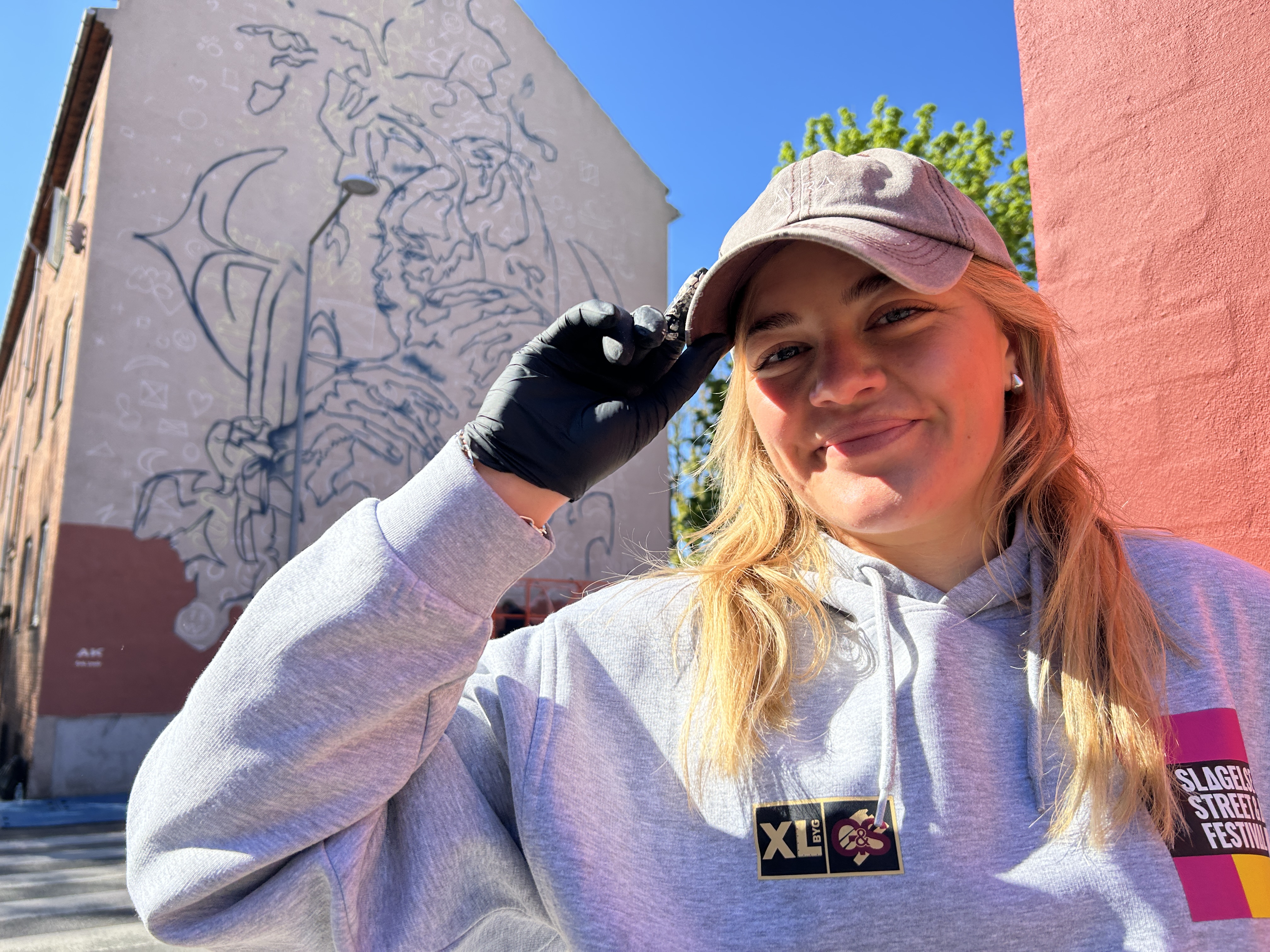 30-årige Anna Kathrine lever til dagligt af at være kunstner. Hun er kunstneren bag ét af årets permanente værk midt i Slagelse.