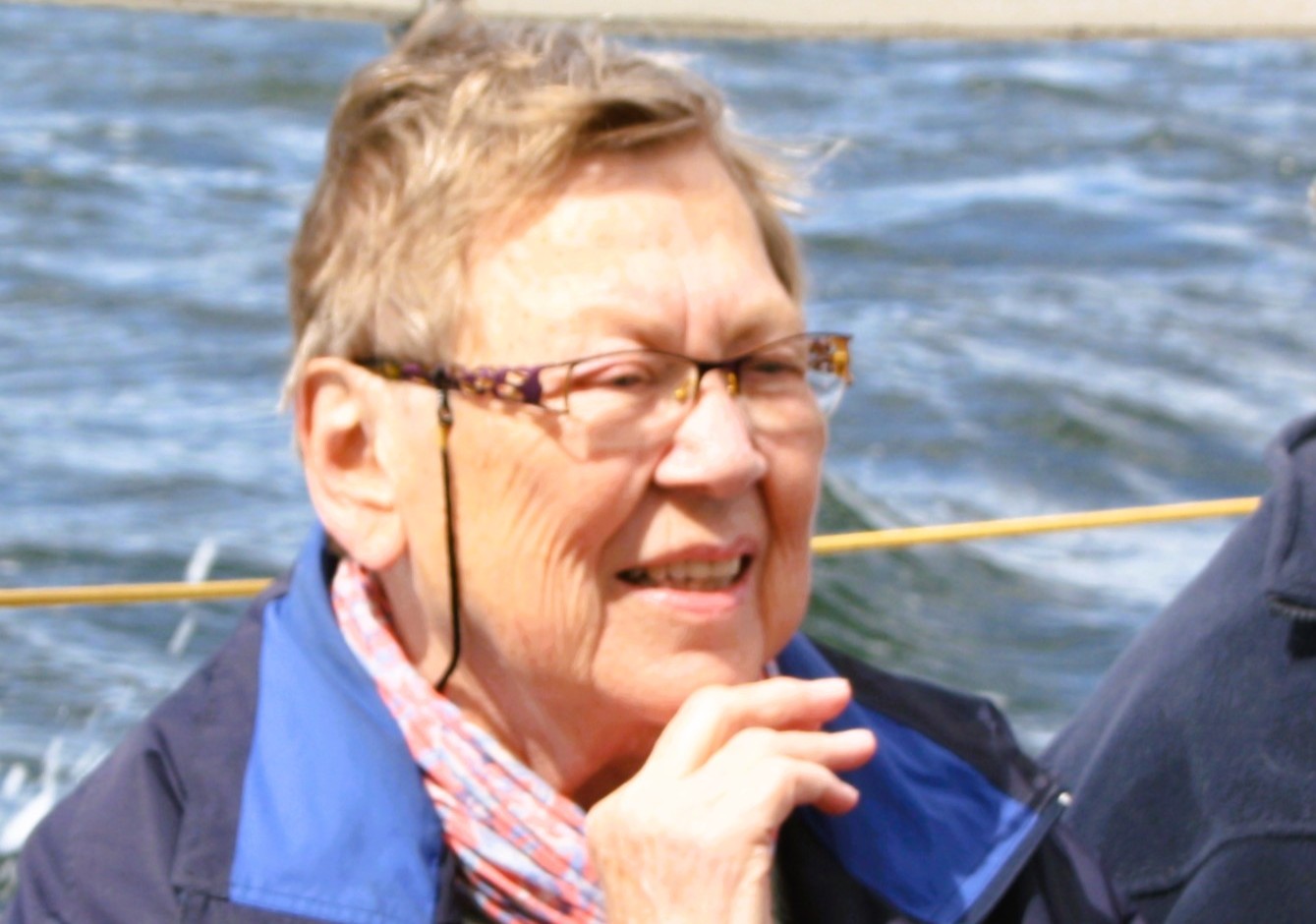 Anni Skov fra Skibby er gået bort - i 1980'erne - lokal "berømt" - som den eneste kassedame, der sad i et byråd - her fotograferet på en tur på fjorden for cirka ti år siden.