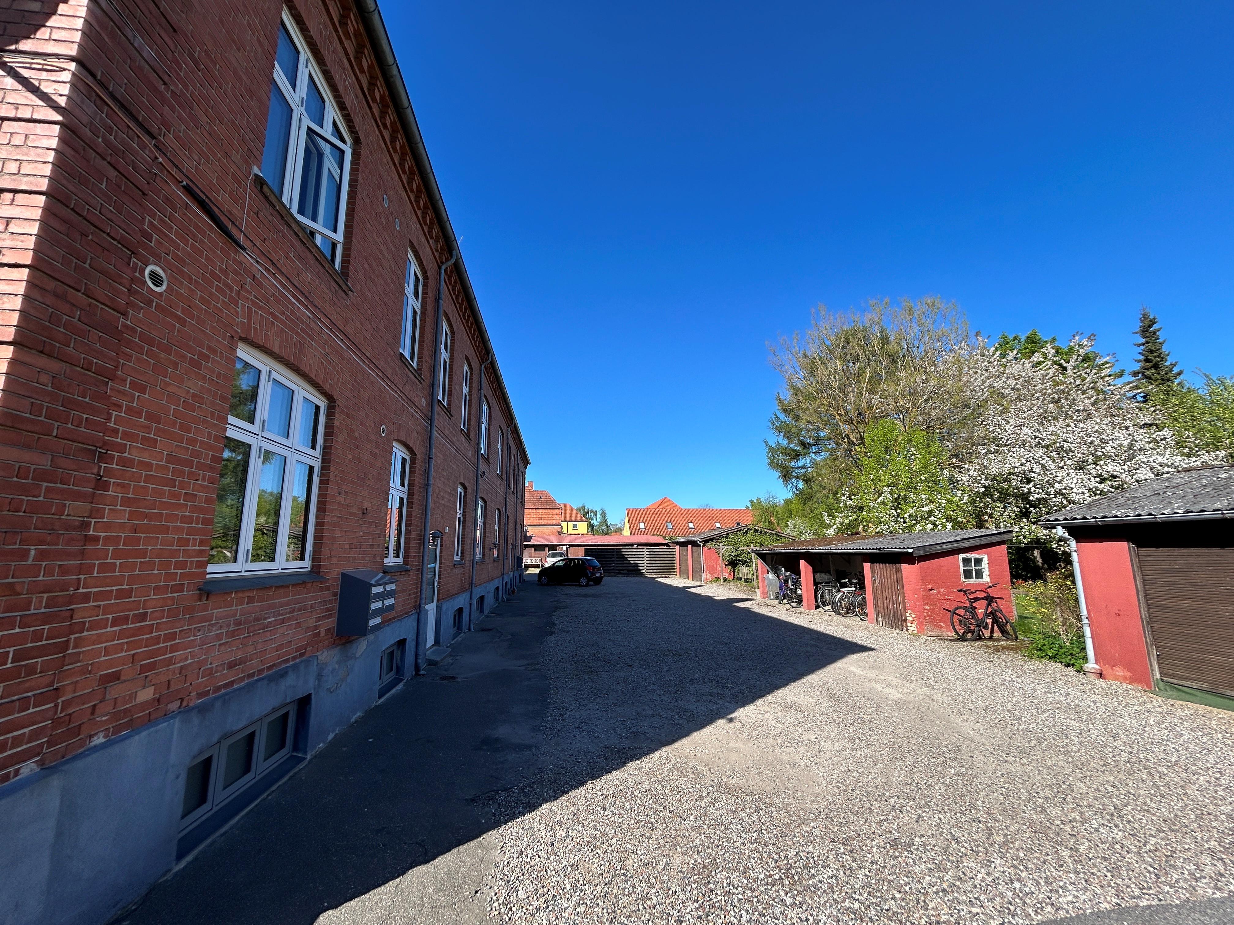 Det er heromme bag Saxogade 14-16, der er ansøgt om to nye beboelsesejendomme, som vil overskride den tilladte bebyggelsesprocent i Lokalplan 59.