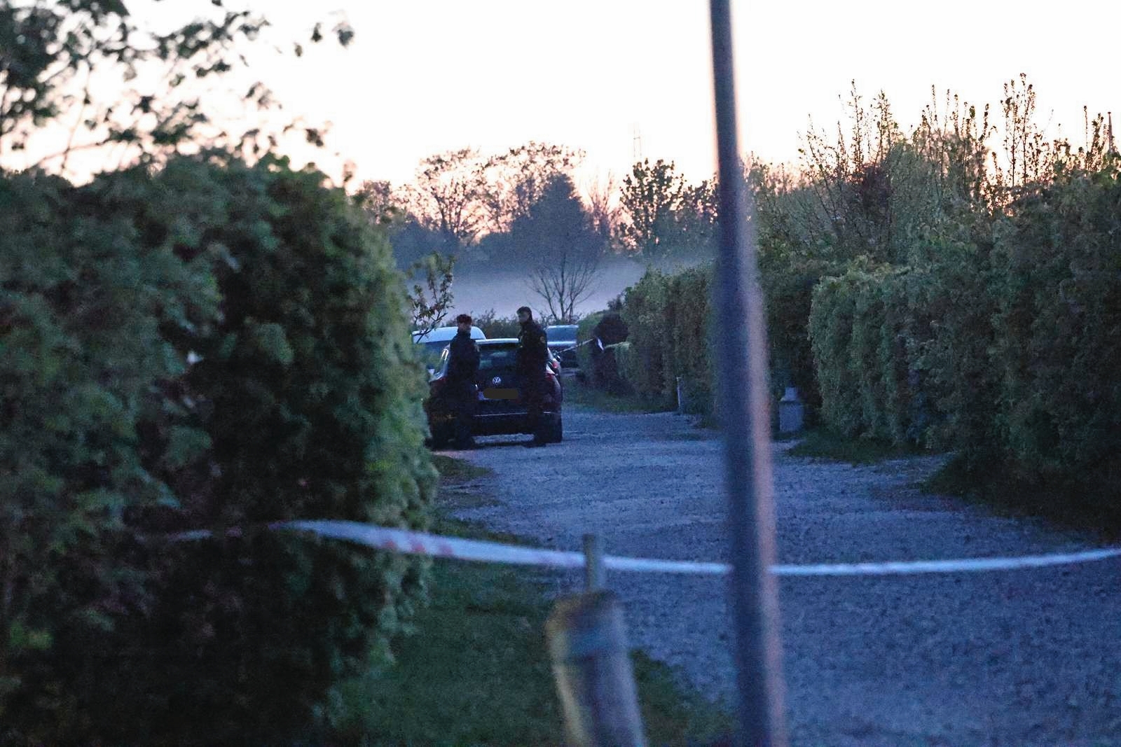 Skud i Haveforeningen Ishøjgaard i Ishøj natten til fredag 8. maj 2026. Foto: Presse-fotos.dk - Presse-fotos.dk Skud i Haveforeningen Ishøjgaard i Ishøj natten til fredag 8. maj 2026. Foto: Presse-fotos.dk
