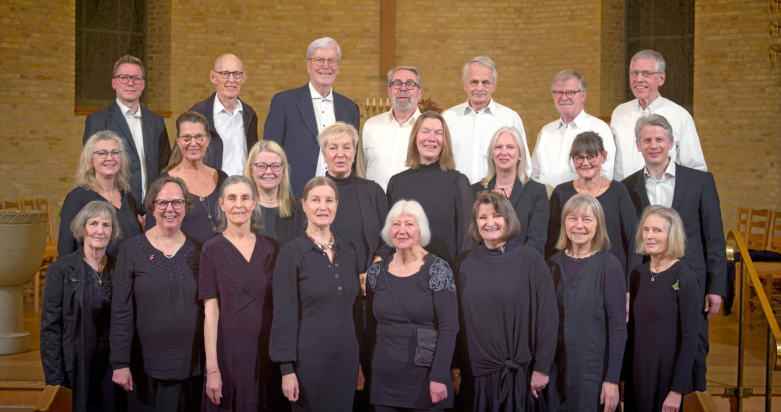 Helleruplundkoret giver koncert i kirken.