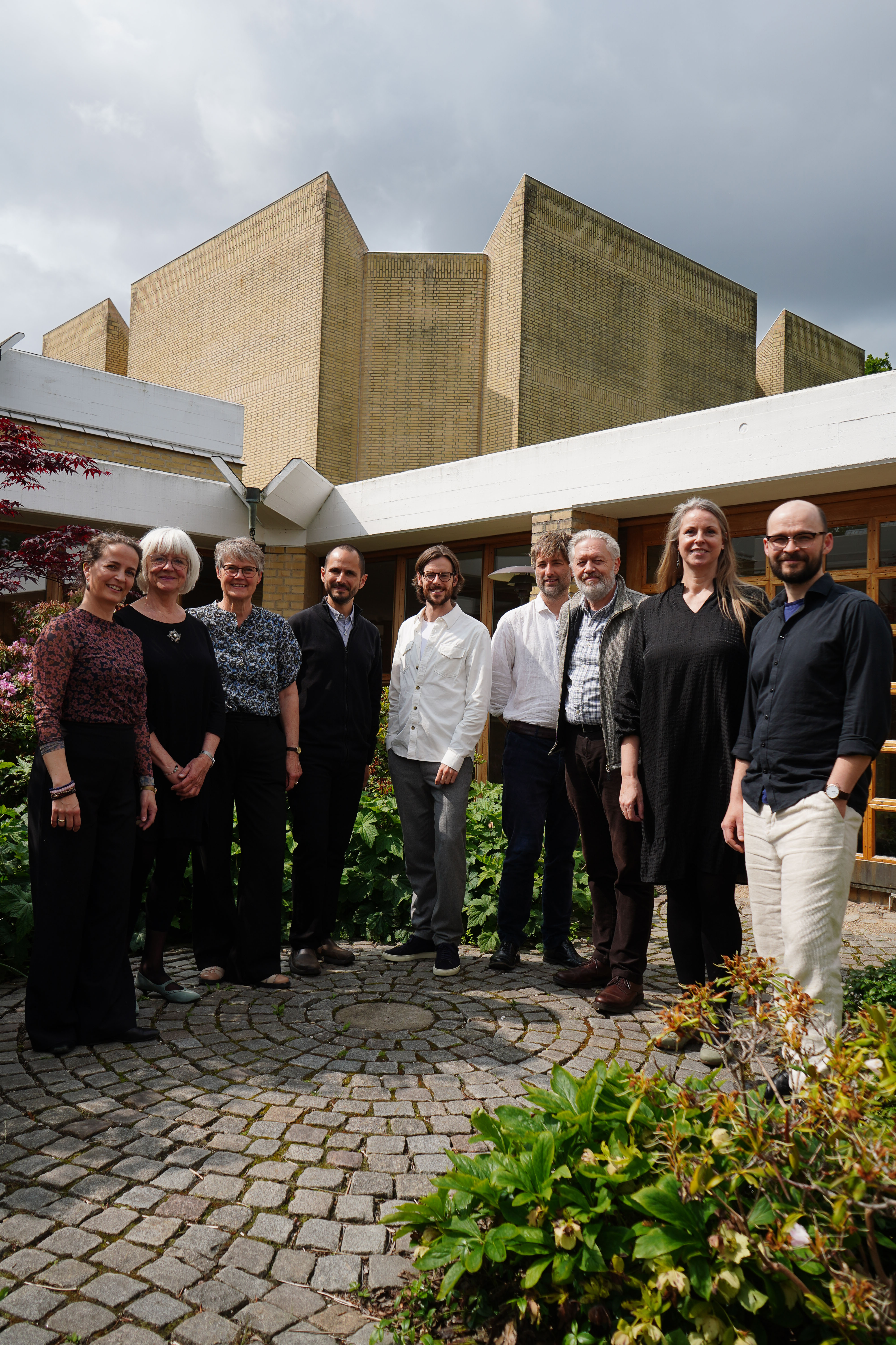 Her optræder Convivium, et sammensat kirkekor, sammen med et ensemble af strygere og blæsere.