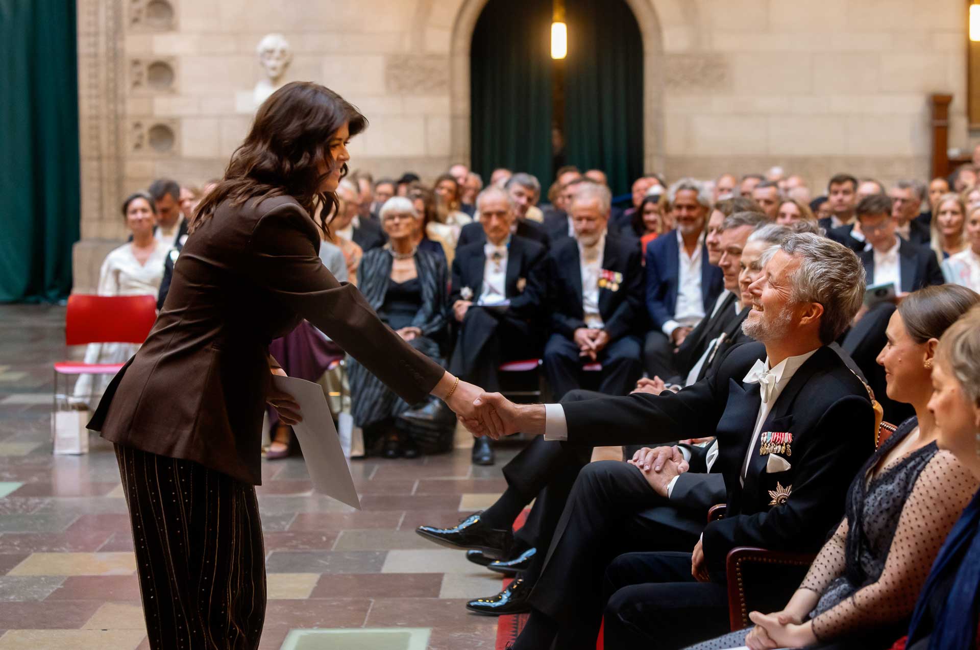 - Det er en stor ære at have fået medalje og endda være blevet inviteret ind at møde kongen, og jeg er meget taknemmelig., siger Camilla Klug.