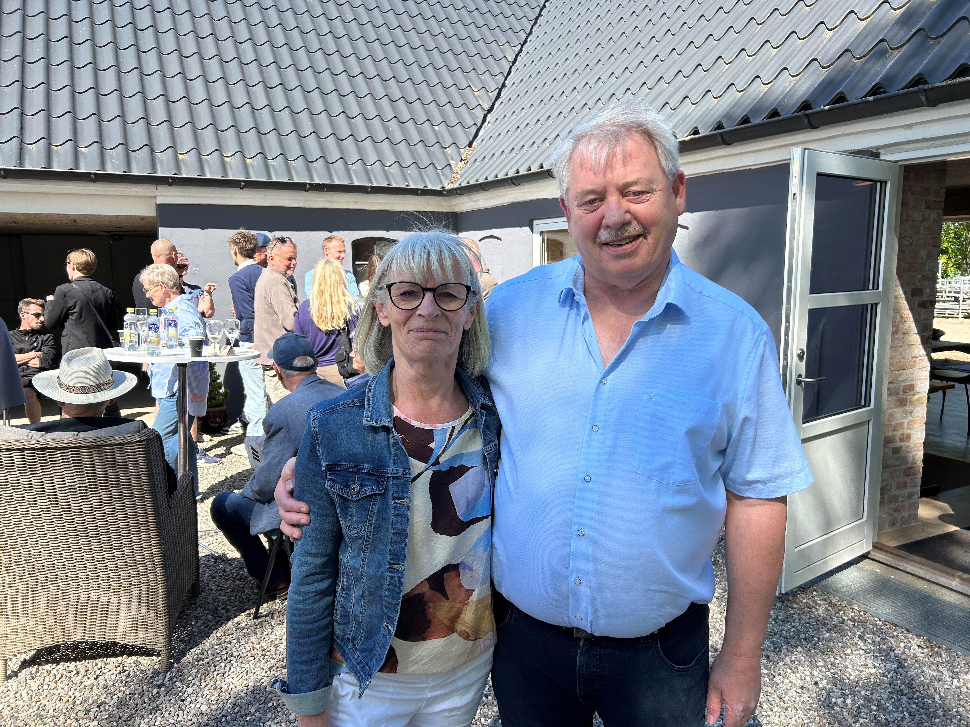 Claus Quistgaard har været selvstændig murer i 40 år. Det fejrede han fredag sammen med sin hustru, Jette Frank Qvistgaard, der er pædagog.