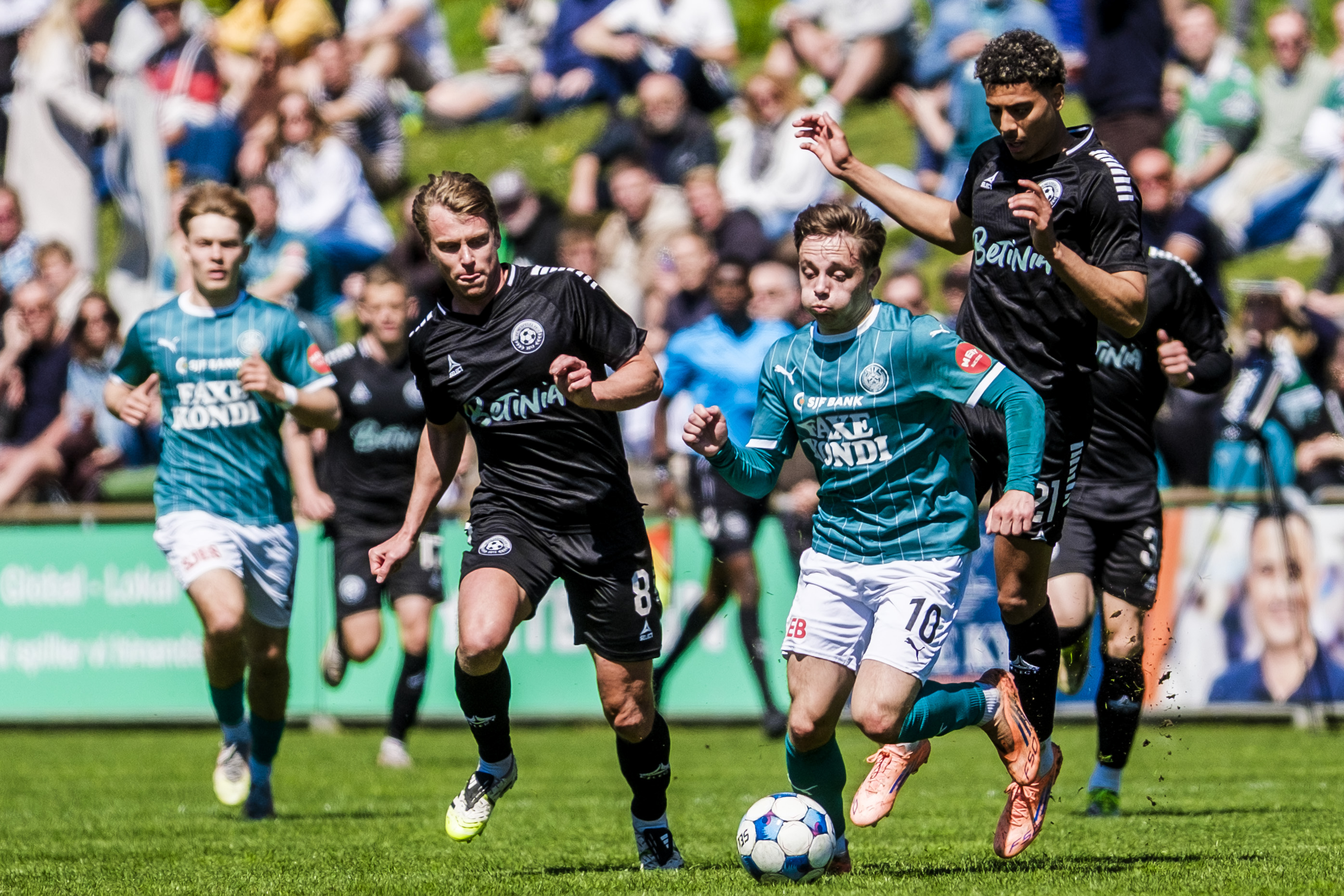 Næstved Boldklub måtte spille med bare ni mand på banen i 37 minutter.