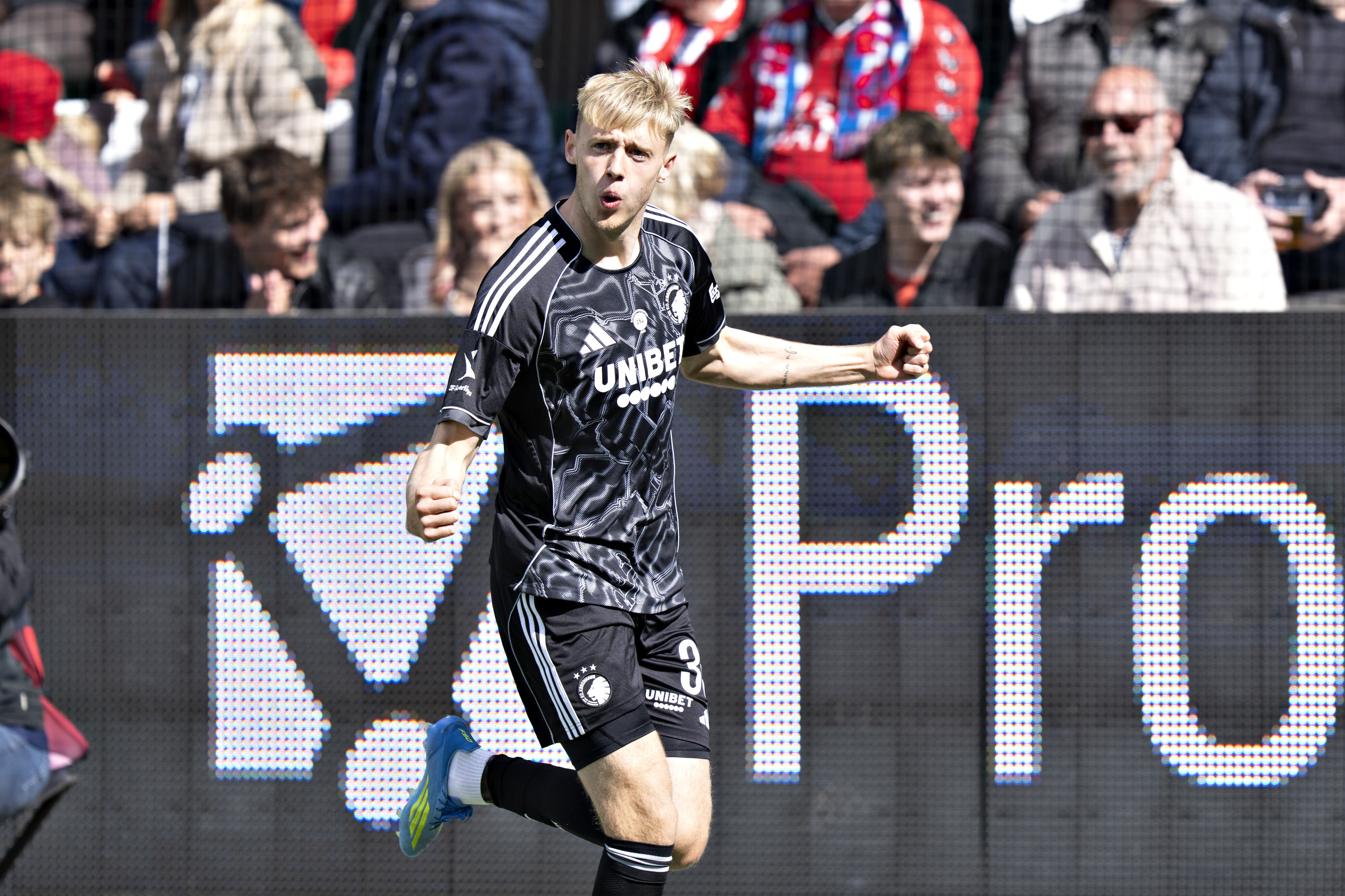 Viktor Dadason åbnede målscoringen for FCK i første minut.
