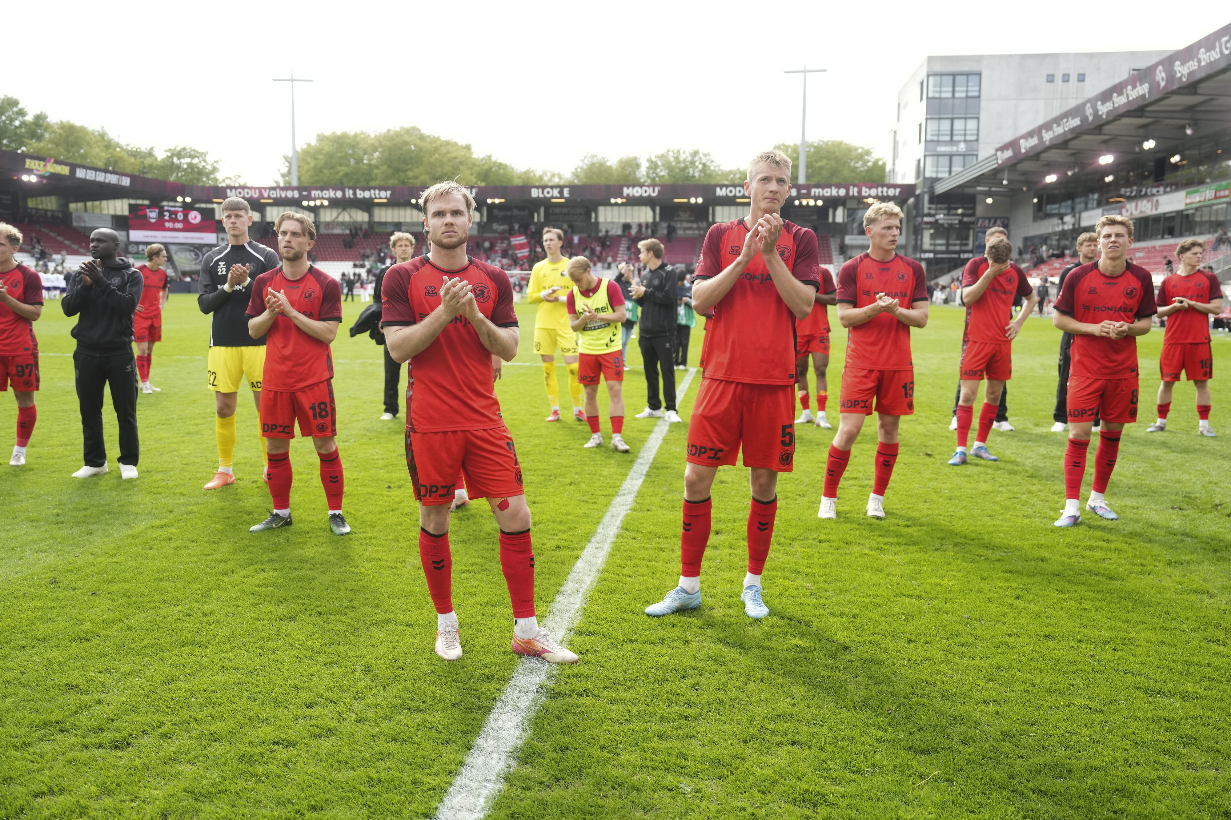 FC Fredericia har slået både FC København og Brøndby og skabt en fanscene, som aldrig er set tidligere i klubbens historie. Men søndag forsvandt håbet om overlevelse i Superligaen med et nederlag i Vejle.