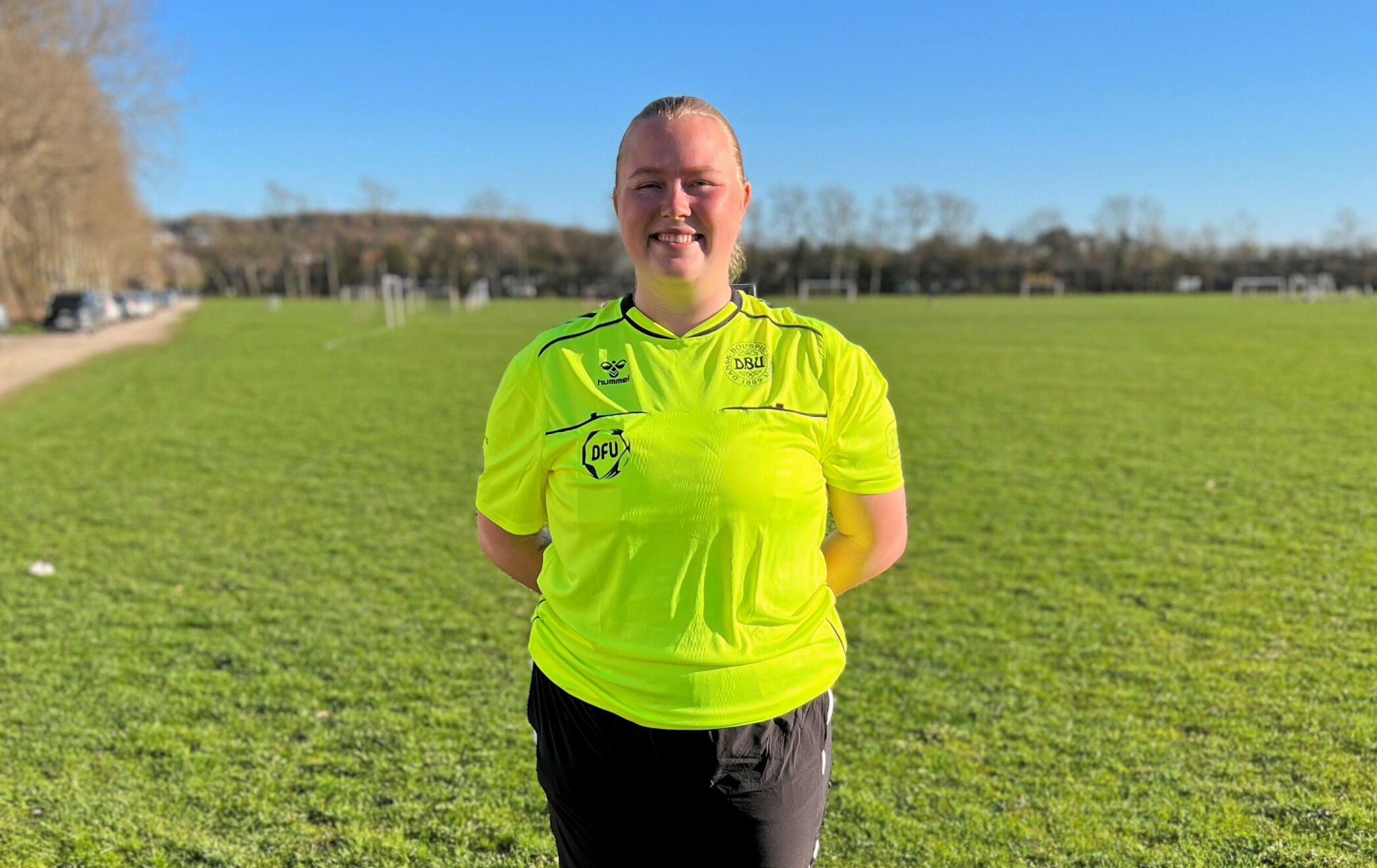 22-årige Christiane har dømt over 500 fodboldkampe og brænder stadig for gerningen.