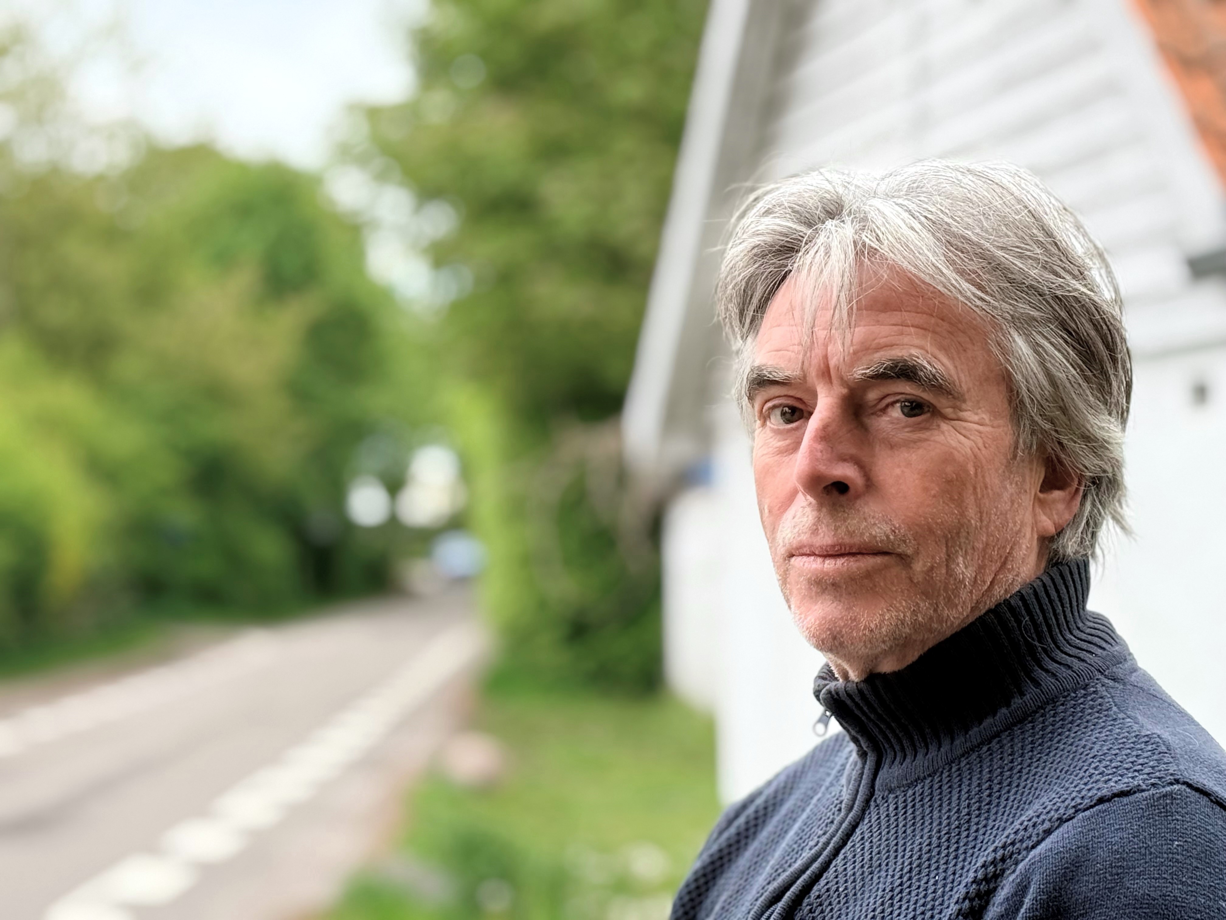 Tim Barker: - Kommunen vil ikke betale erstatning, men lader mig betale regningen for, at de har snuppet min jord.