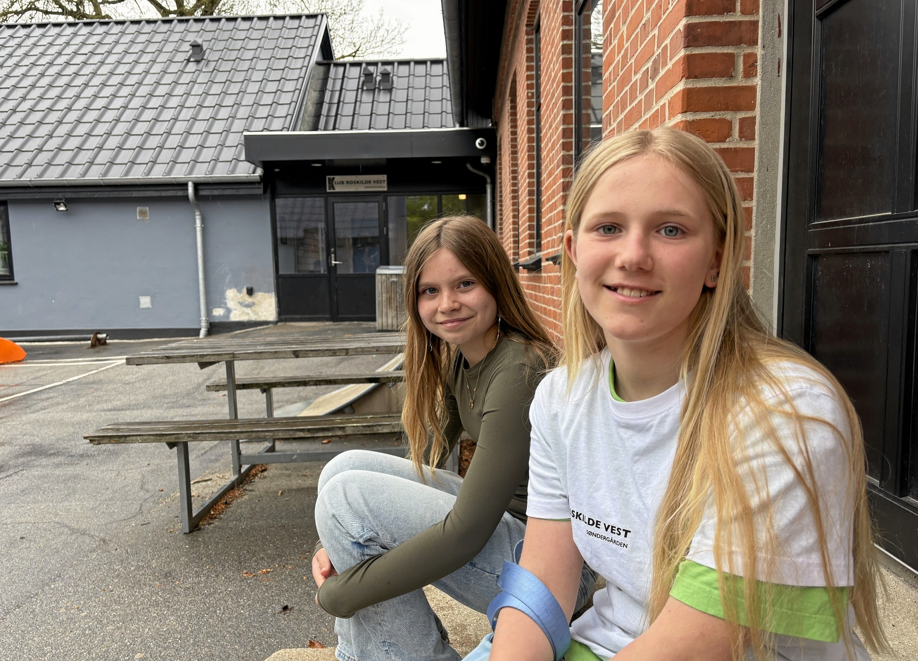 Sarah Barfred og Elvira Jenny Rosa Klinger bruger mest telefonen derhjemme.