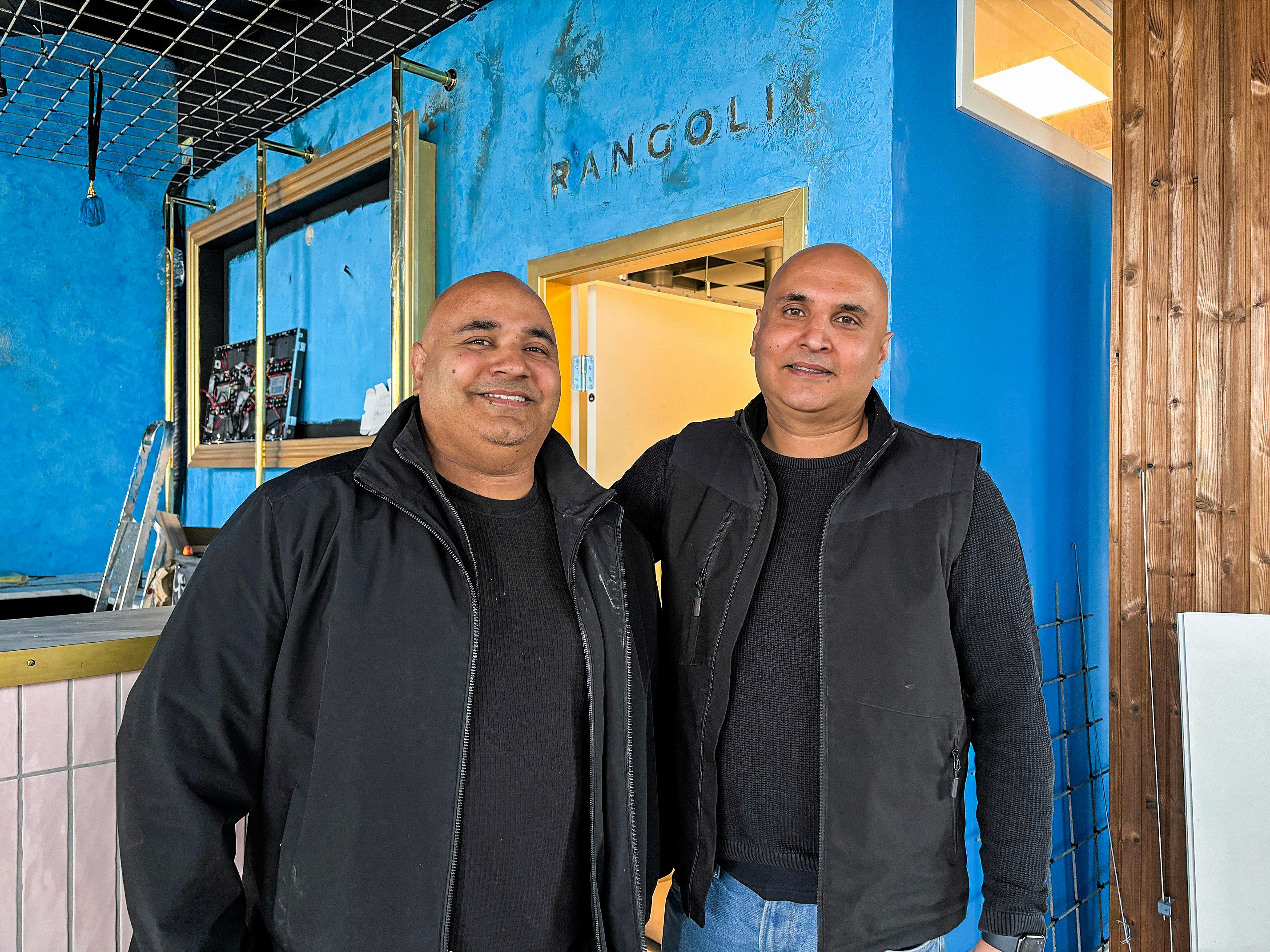 Brødrene Sunny (til venstre og Danni Dihr har stor succes med Restaurant Rangoli i København. Nu kommer de til Egedal by, hvor de snart åbner en tredje restaurant med autentiske retter fra Nordindien.