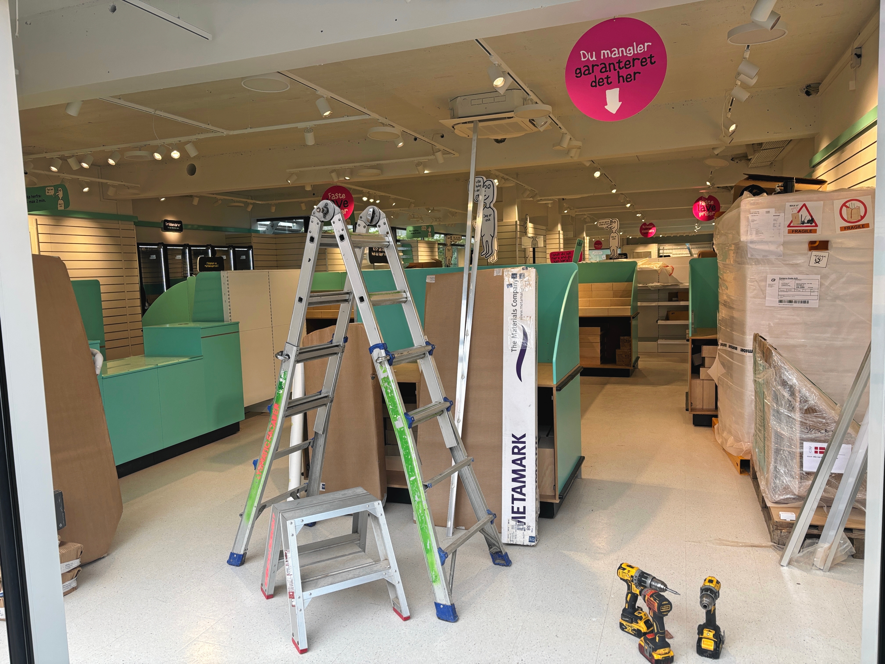 Der er fuld gang i renoveringen af den gamle bankbygning, som er ved at blive forvandlet til en Normal-butik. - Ann-Sophie Meyer Der er fuld gang i renoveringen af den gamle bankbygning, som er ved at blive forvandlet til en Normal-butik.