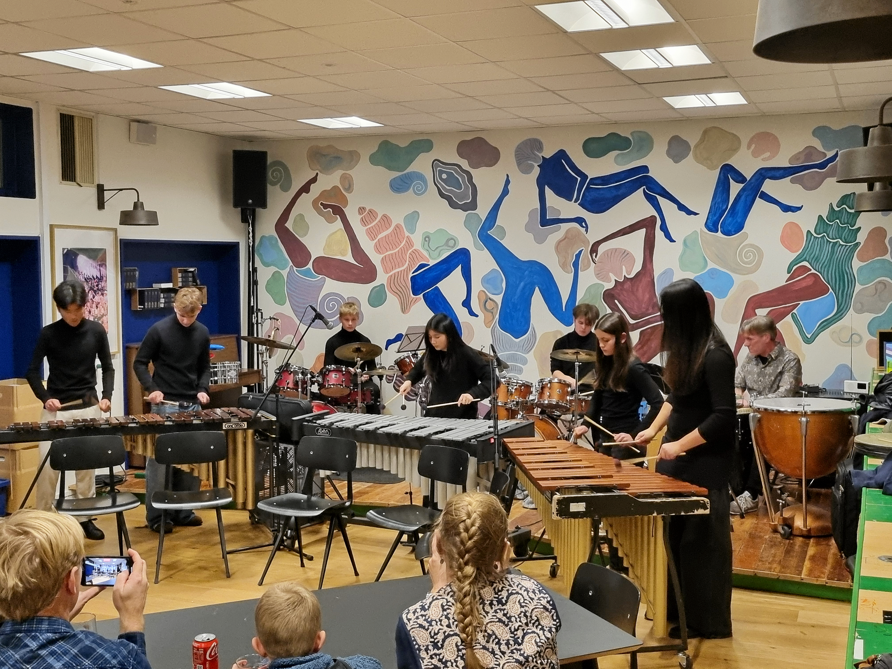 De unge talenter fra Gentofte Musikskole indtager scenen og viser spændvidden i deres musikalitet ved talentkoncerten i Byens Hus.