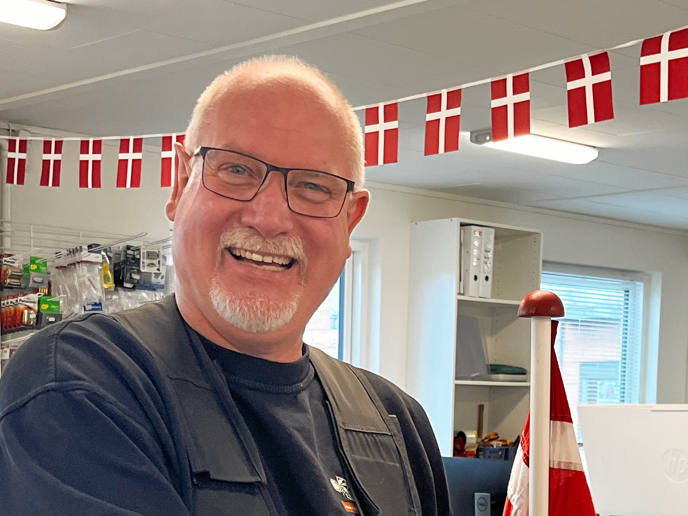 Henrik Olsen siger i disse dage farvel til livet som selvstændig. Nu ser han helt andre veje.