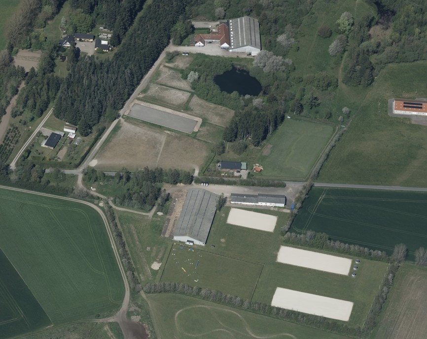 Naboerne frygter støjhelvede her fra Dansk Kennel Klubs ejendom. Sagen skal nu behandles politisk.