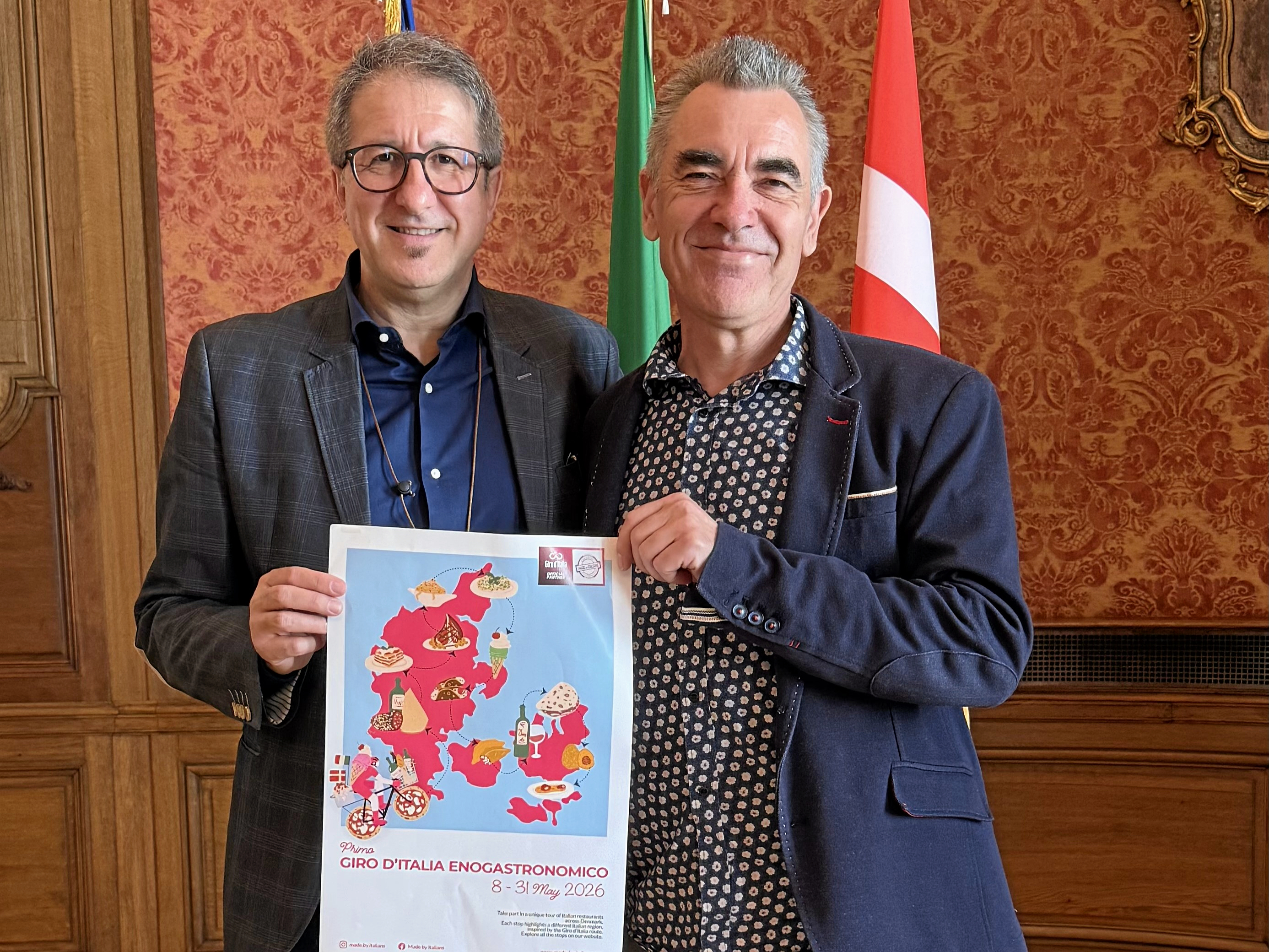 The Biking Artist Carsten Leth Lundh, til højre, der er medarrangør, mødtes med direktøren for Made by Italiens, Biase Liguori, som optakt til søndagens Giro de Halsnæs