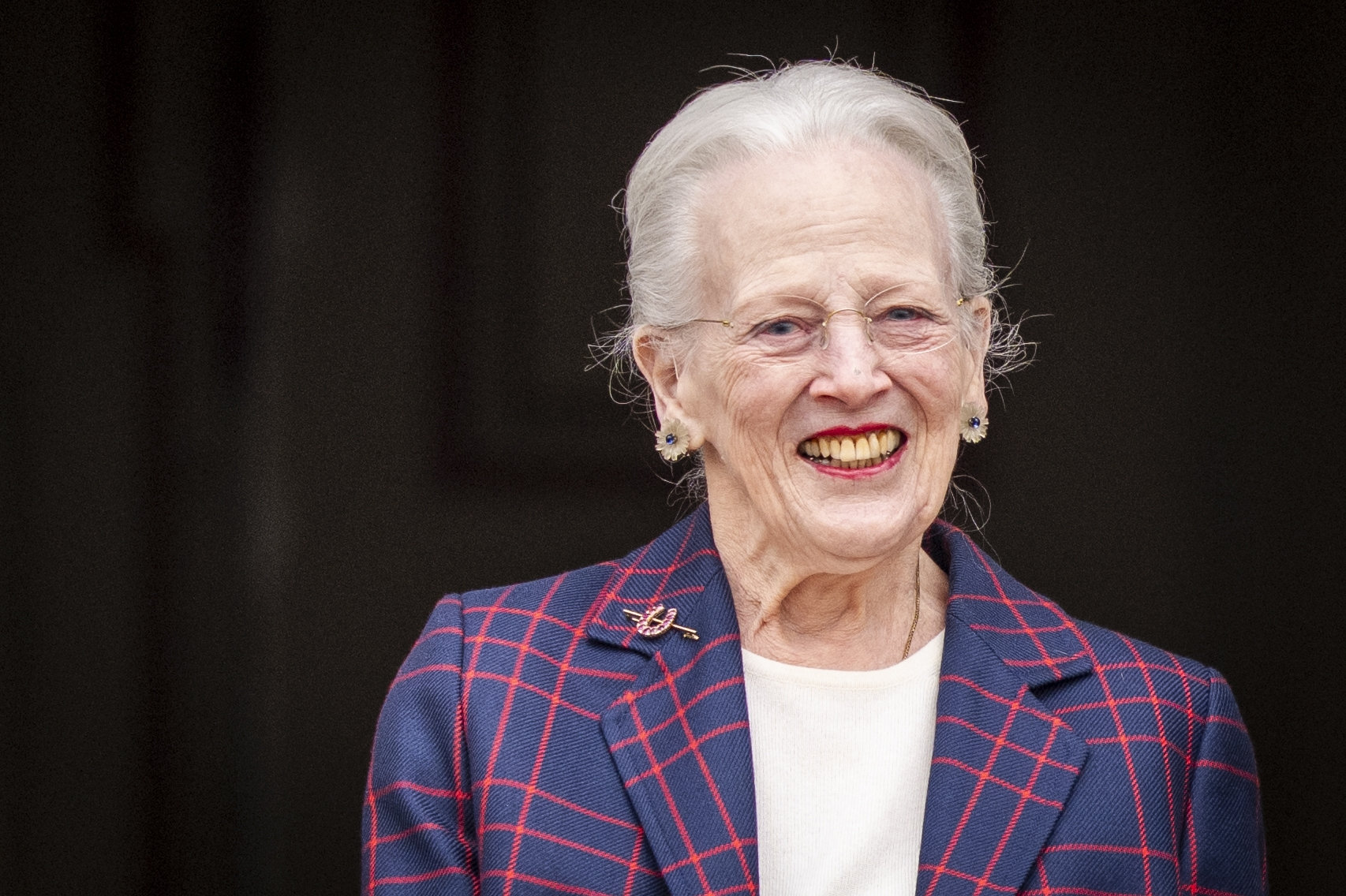 Dronning Margrethe forbliver indlagt på Rigshospitalet nogle dage endnu efter en ballonudvidelse af hjertets kranspulsåre. Billedet er fra hendes 86 års fødselsdag på Fredensborg Slot 16. april 2026. (Arkivfoto).