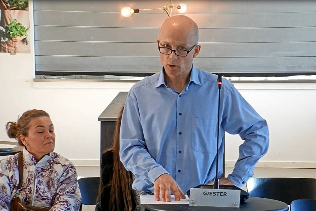 Torben Redder er nabo til Wiebel Scientifics ulovlige testcenter, og han mener ikke, at Hørsholm Kommune skal gøre mere for at stoppe de støjende aktiviteter. Kritikken kommer bl.a. i spørgetiden forud for møderne i Hørsholm Kommunalbestyrelse.