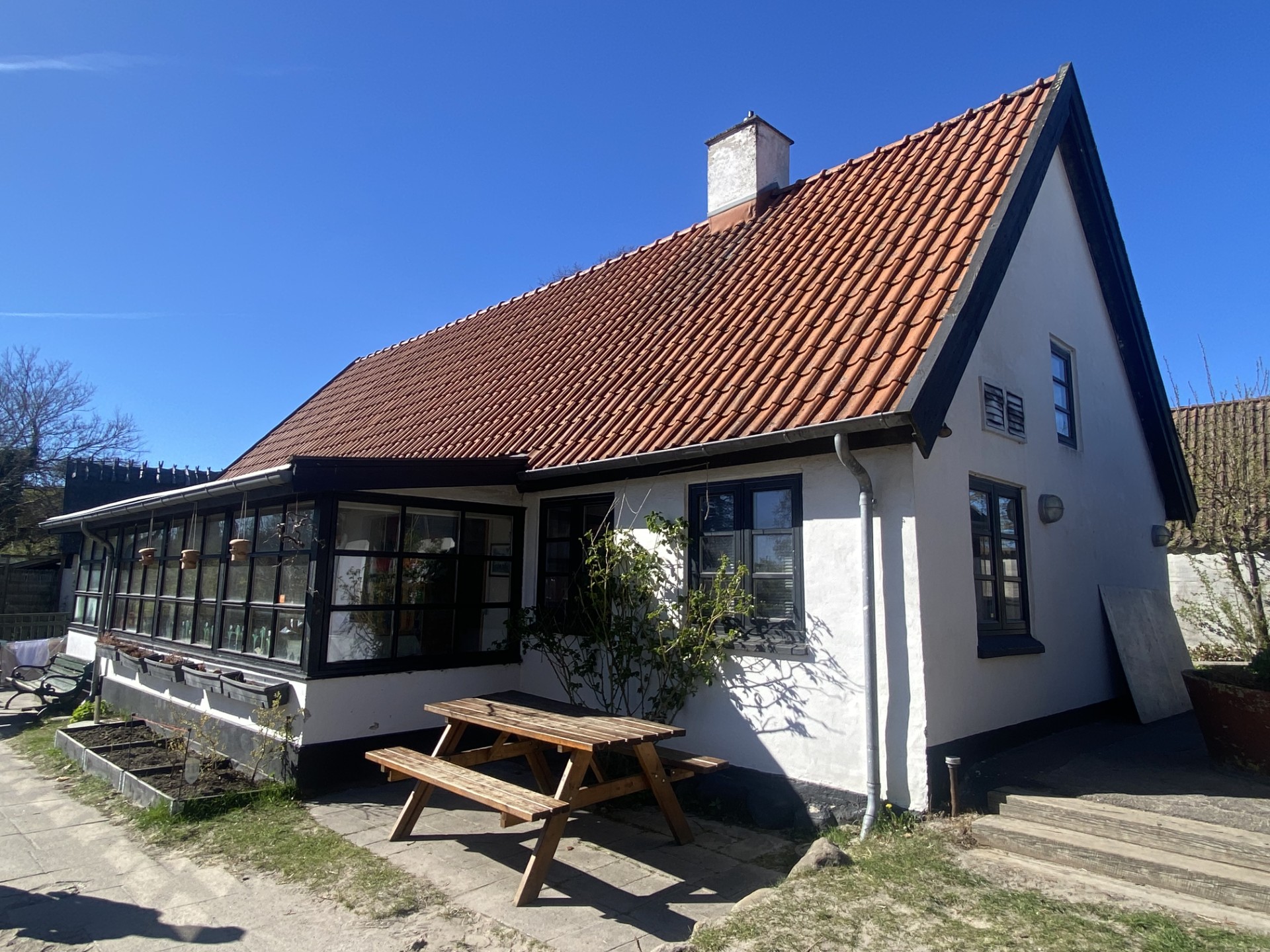 Børnehaven Skomagerbakken lå først i hovedgaden og rykkede senere til P.E. Rasmussensvej, hvor den stadig ligger i dag.