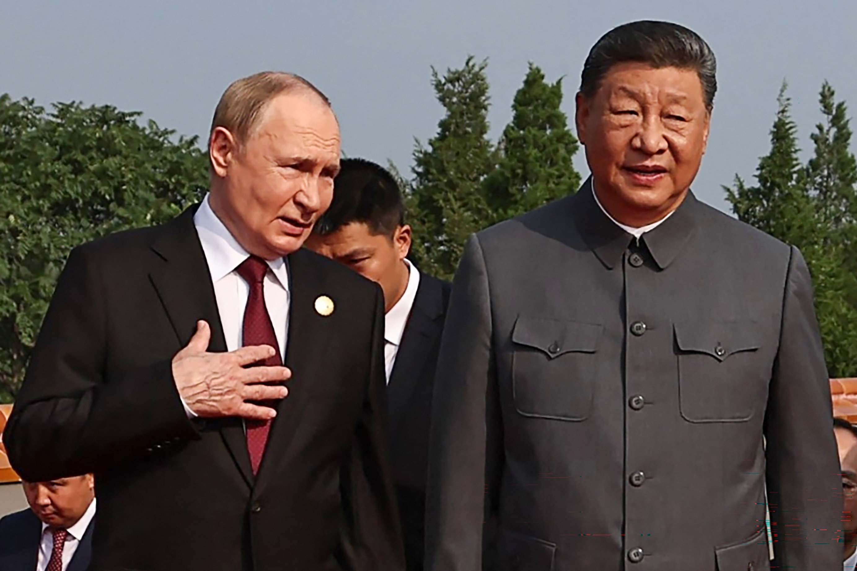 Putin og Xi står sammen ved en stor militærparade, der markerer
80-året for afslutningen på Anden Verdenskrig. Det var i september 2025. (Arkivfoto).
