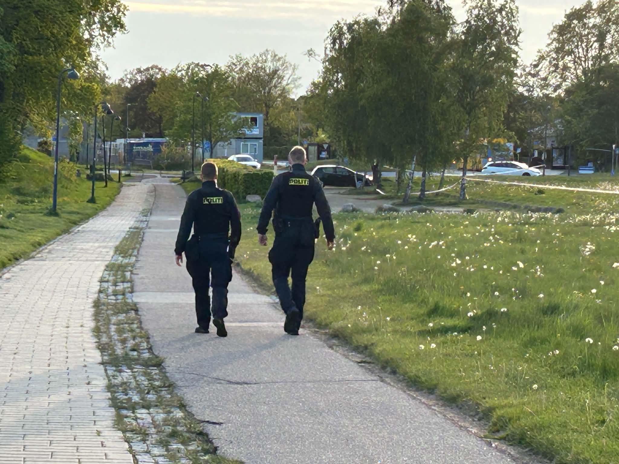 En 16-årig dreng blev søndag aften udsat for et knivstik i baglåret ved Egedal Kirke.