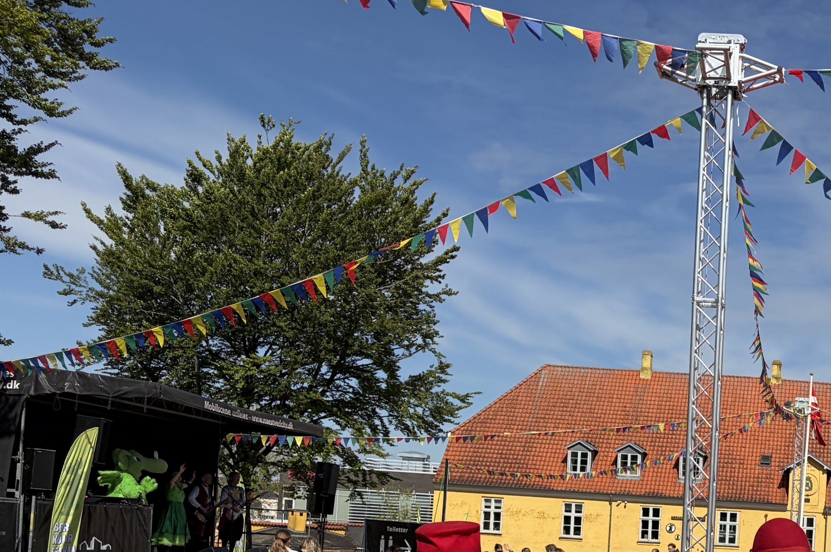 Avantgardens optræden gjorde stort indtryk på de mere end 2000 børn. - Næstved Kommune Avantgardens optræden gjorde stort indtryk på de mere end 2000 børn.