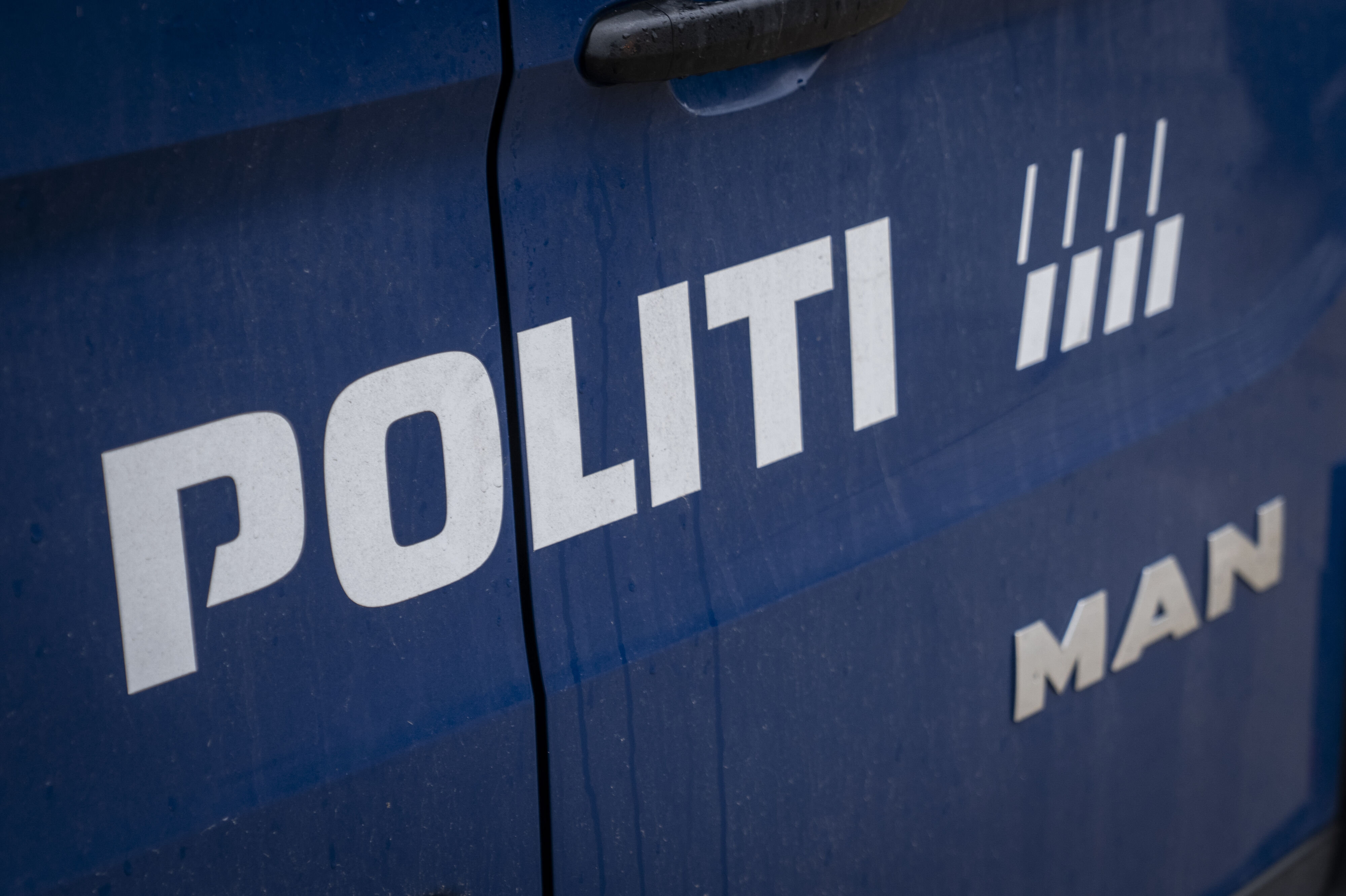 Midt- og Vestjyllands Politi efterforsker mandag to brande i Ikast, der formodes at være påsatte samt afgivelsen af to skud i Herning. (Arkivfoto).