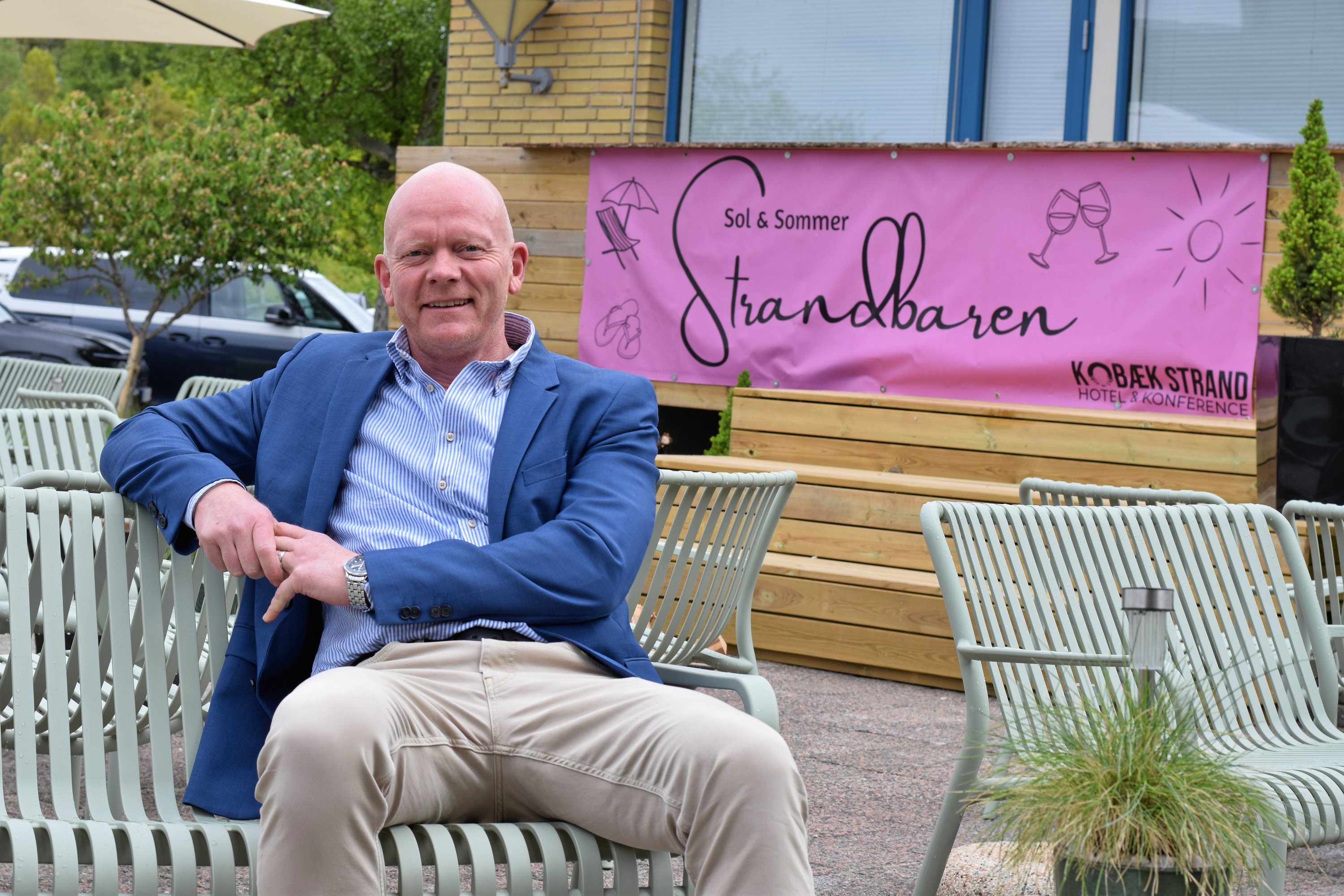 Mikkel Kroustrup hoteldirektør på Kobæk Strand Hotel & Konference, fortæller at han fik mange henvendelser som følge af, at han bad offentligheden om hjælp til at gøre hotellets strandbar bedre.
