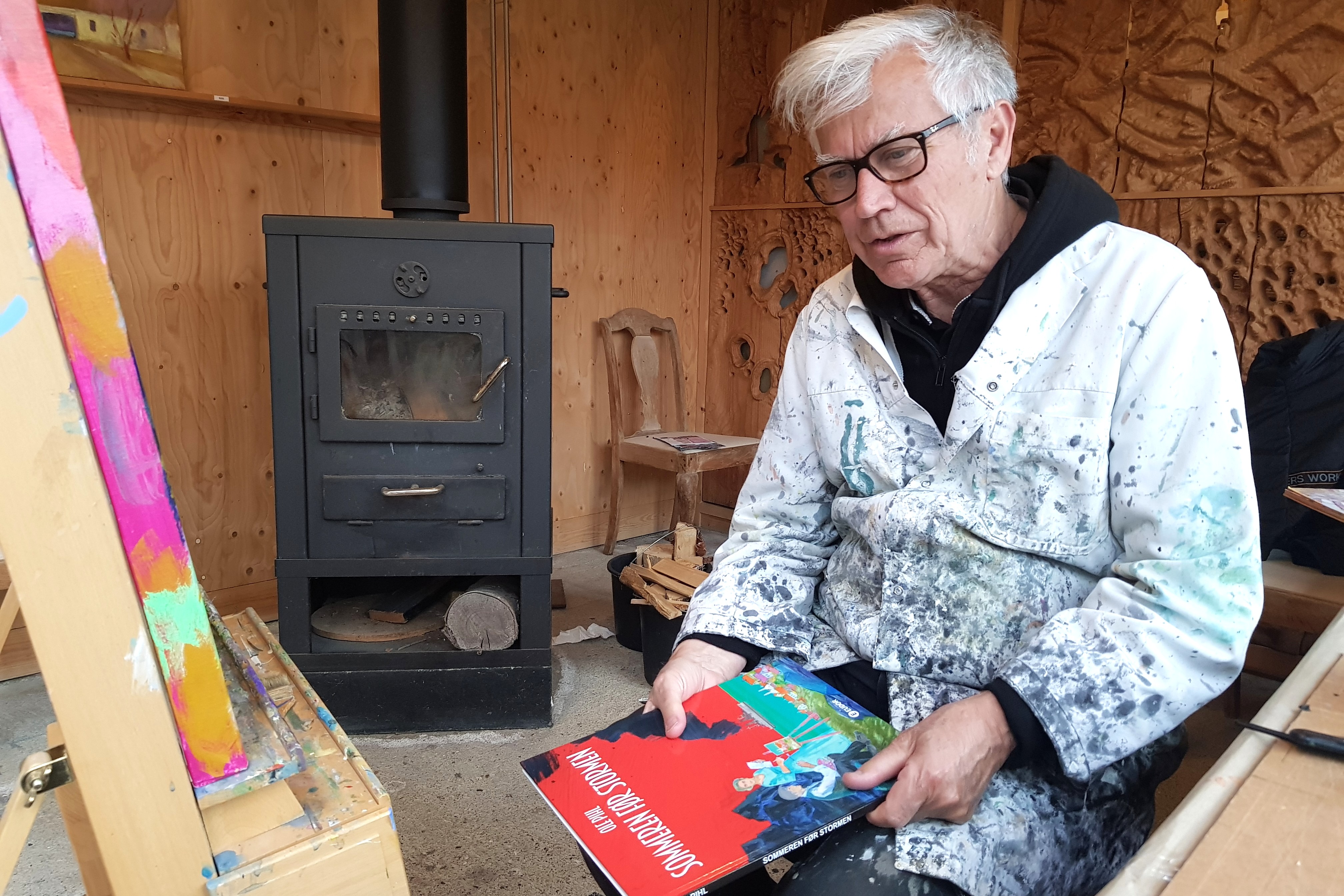 Maleren Ole Pihl er aktuel med en ny tegneserie, hvor han genbesøger barndommens Bornholm.