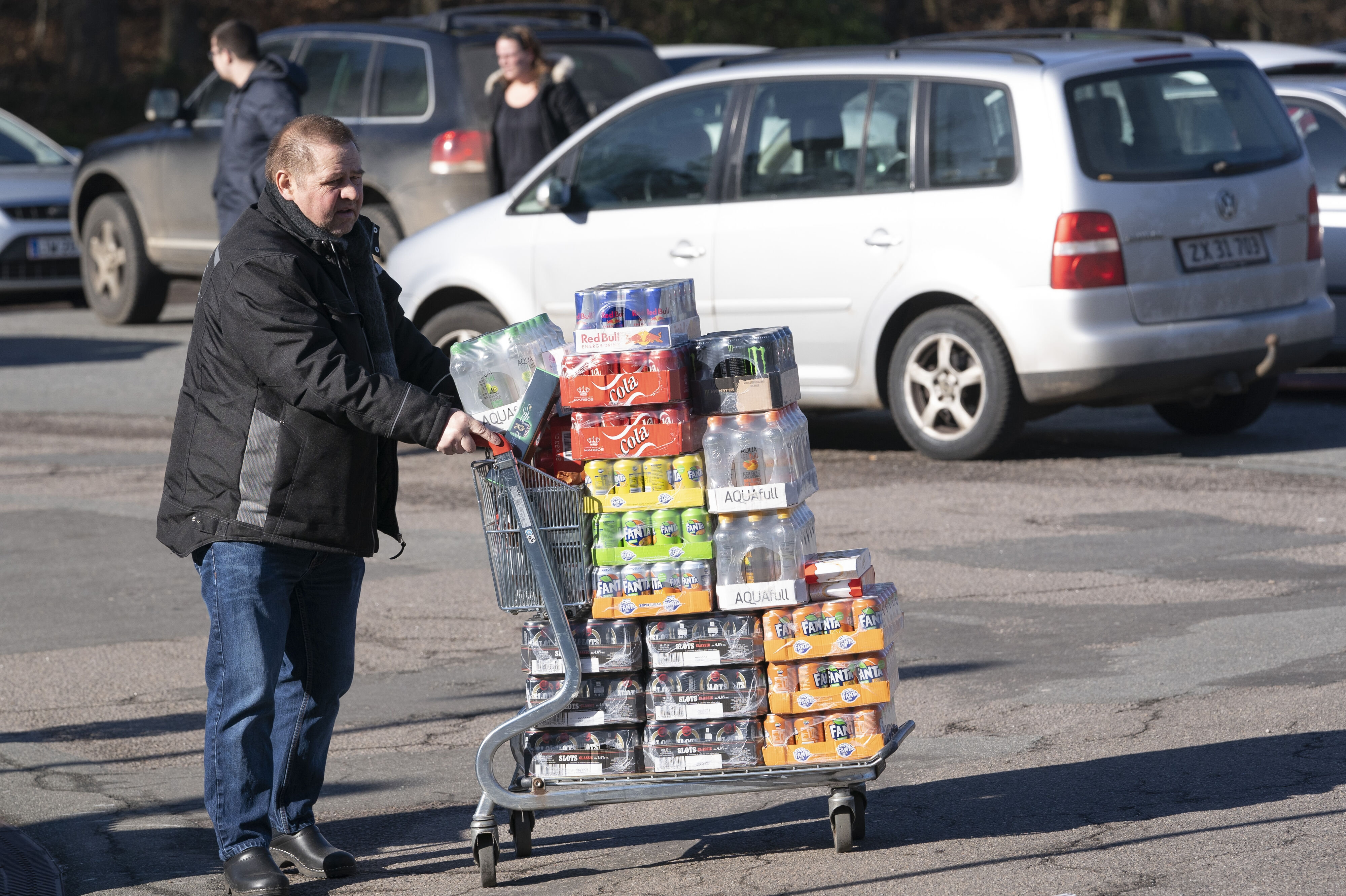 Det kan snart være slut med at tage til den dansk-tyske grænse for at købe billige øl og sodavand. (Arkivfoto).