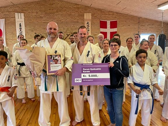 Gennem de seneste 40 år har klubben opbygget et miljø, hvor forældre og børn træner sammen, og hvor hvert medlem inviteres til at tage ansvar for fællesskabet. Nu er de hædret for deres indsats