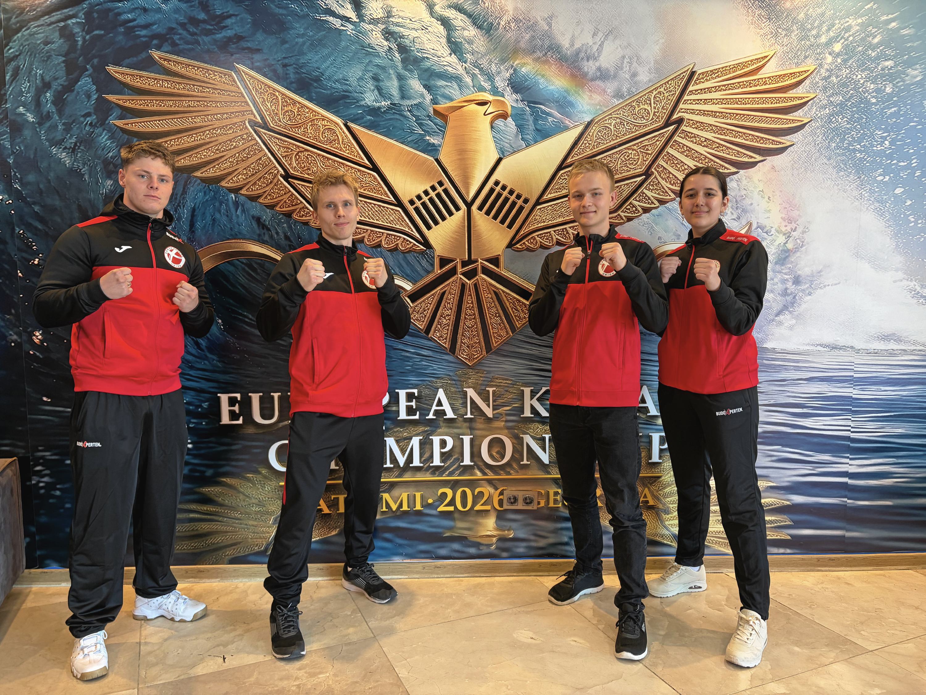 Roskilde Karate Klub stod tre af de fire danske deltagere ved EM i Georgien. Fra venstre ses Samuel Hallas fra Frederiksberg Karateskole, Nikolaj Vigand Lunn Jensen, August Englev og Kenya Paz-Irmark.
