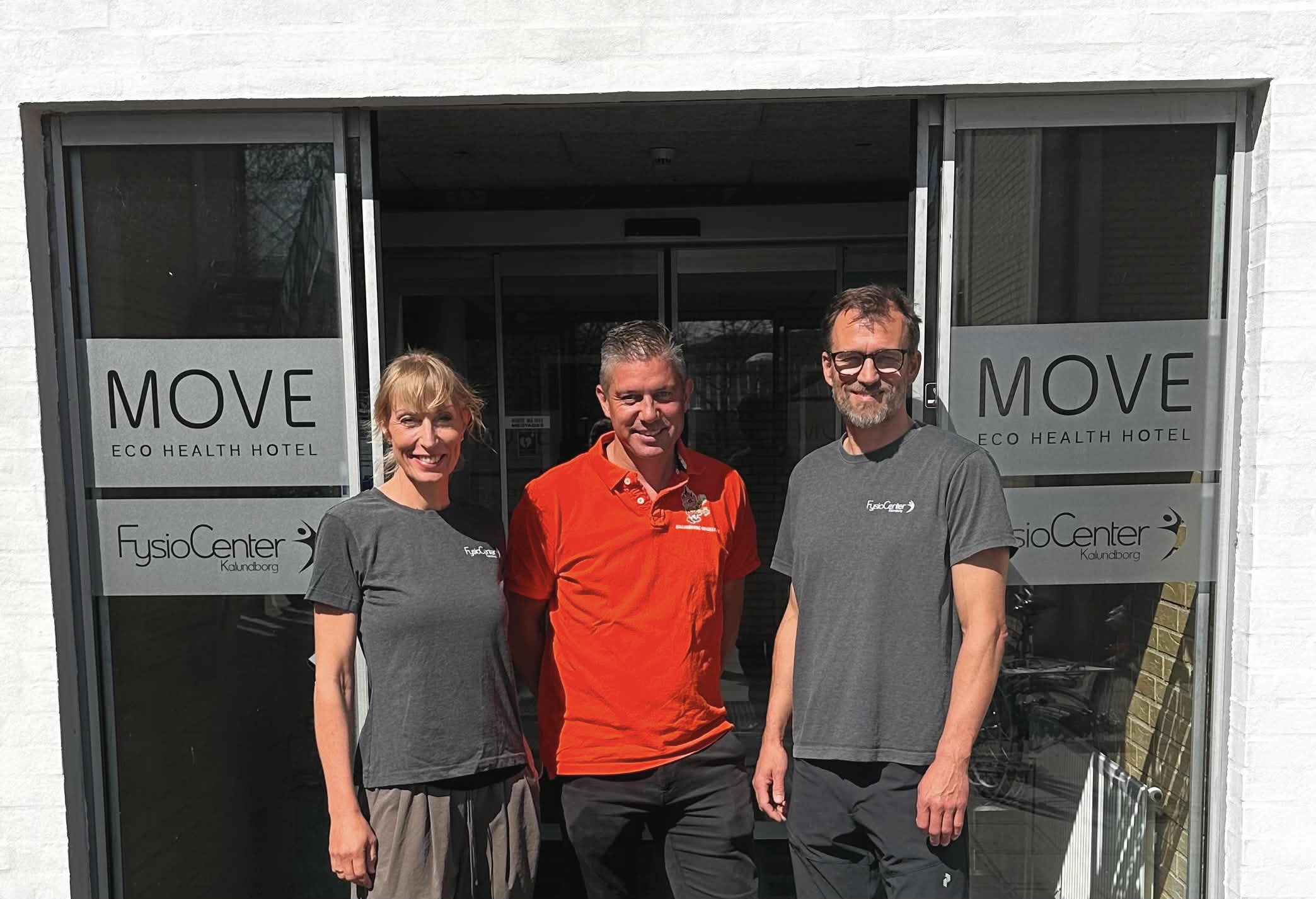 I samarbejde med MOVE Eco Health Hotel introducerer Kalundborg Rock'er til dette års festival mulighed for overnatning. På billedet her ses ægteparret bag MOVE Eco Health Hotel, Maja Helbo Jensen og Thomas Helbo Jensen, med Johnny Elmelund fra Kalundborg Rock'er i midten.
