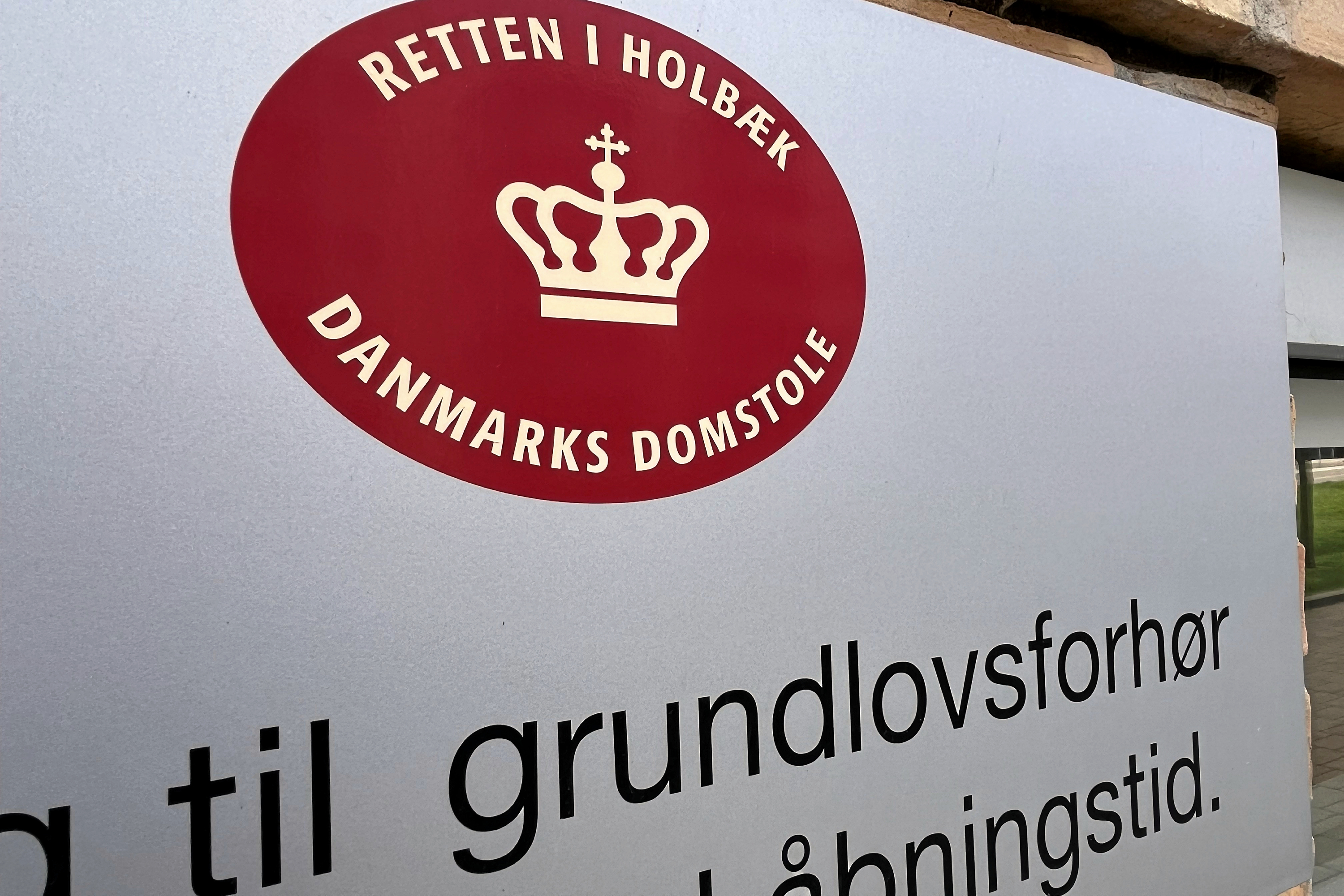 To mænd på 32 og 36 år fra Polen skal fremstilles i grundlovsforhør i Retten i Holbæk. De er sigtet for tyveri af kobberkabler.