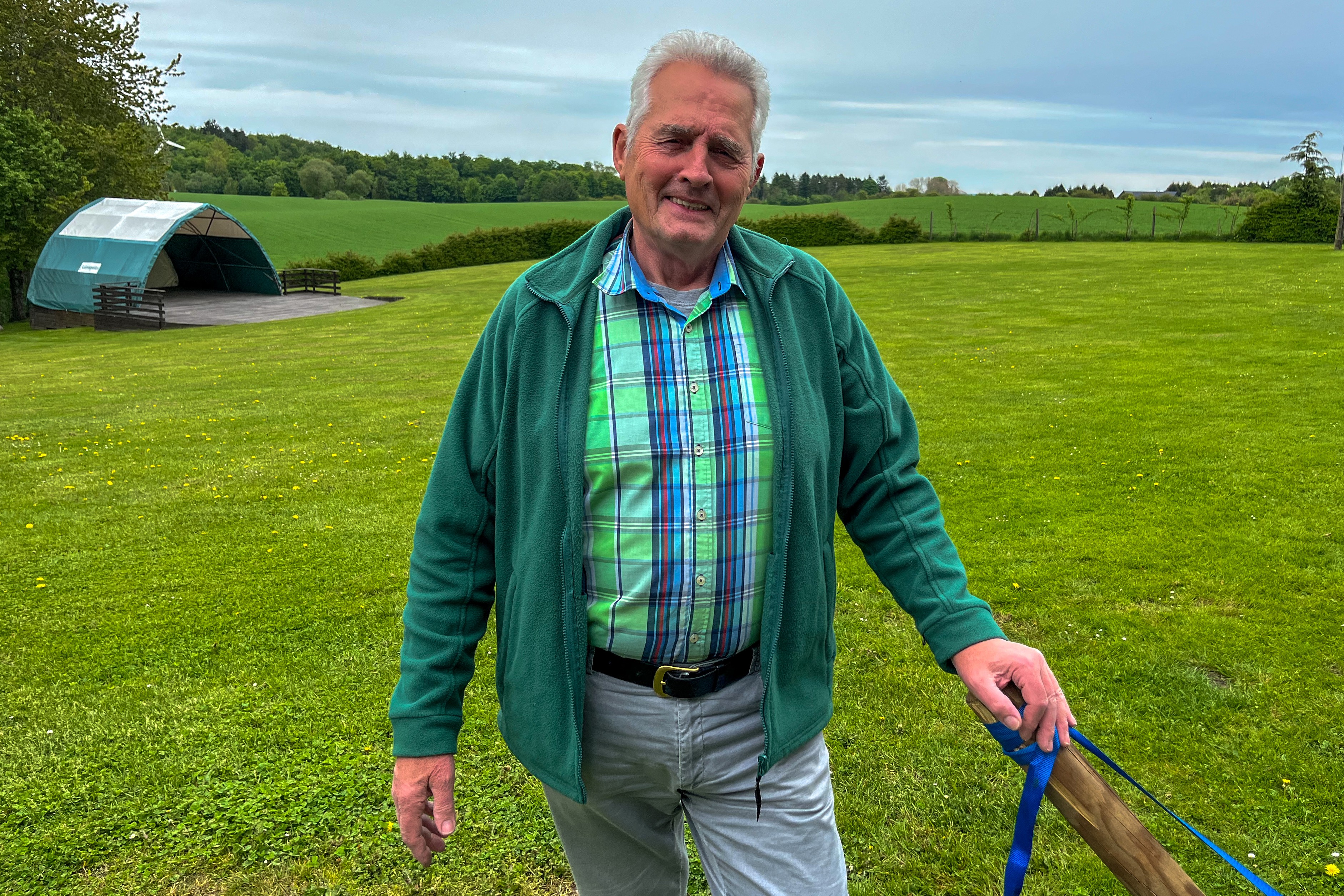 - Når man ikke har forstand på noget, så springer man lige ud i det, fortæller Aleks Jensen om starten på sin tid som koncertarrangør, der nu lakker mod enden.