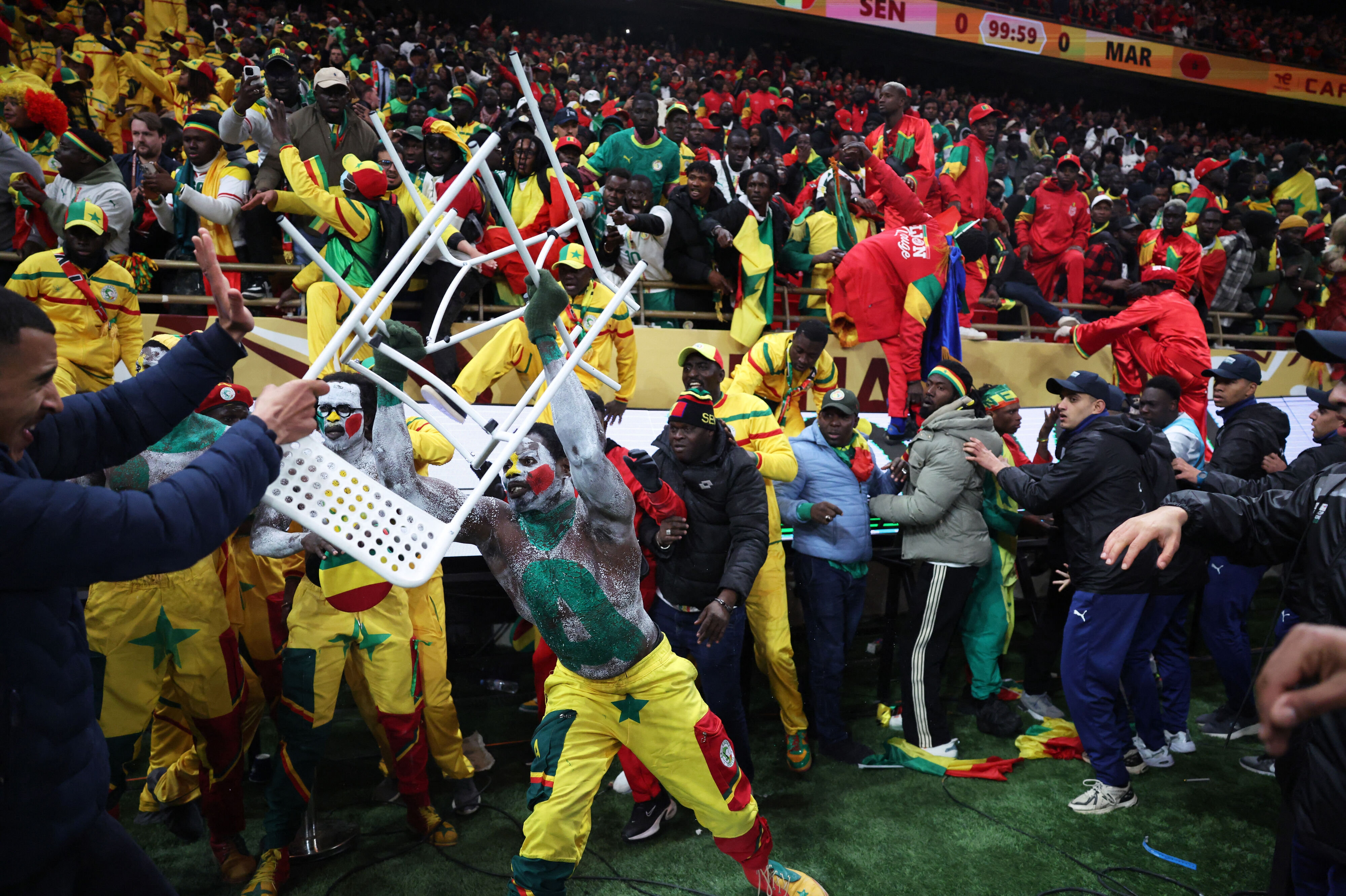 Senegal-fans forsøgte at storme banen, da Marokko blev tildelt et straffespark sent i anden halvleg i finalen i Africa Cup of Nations i januar. (Arkivfoto).