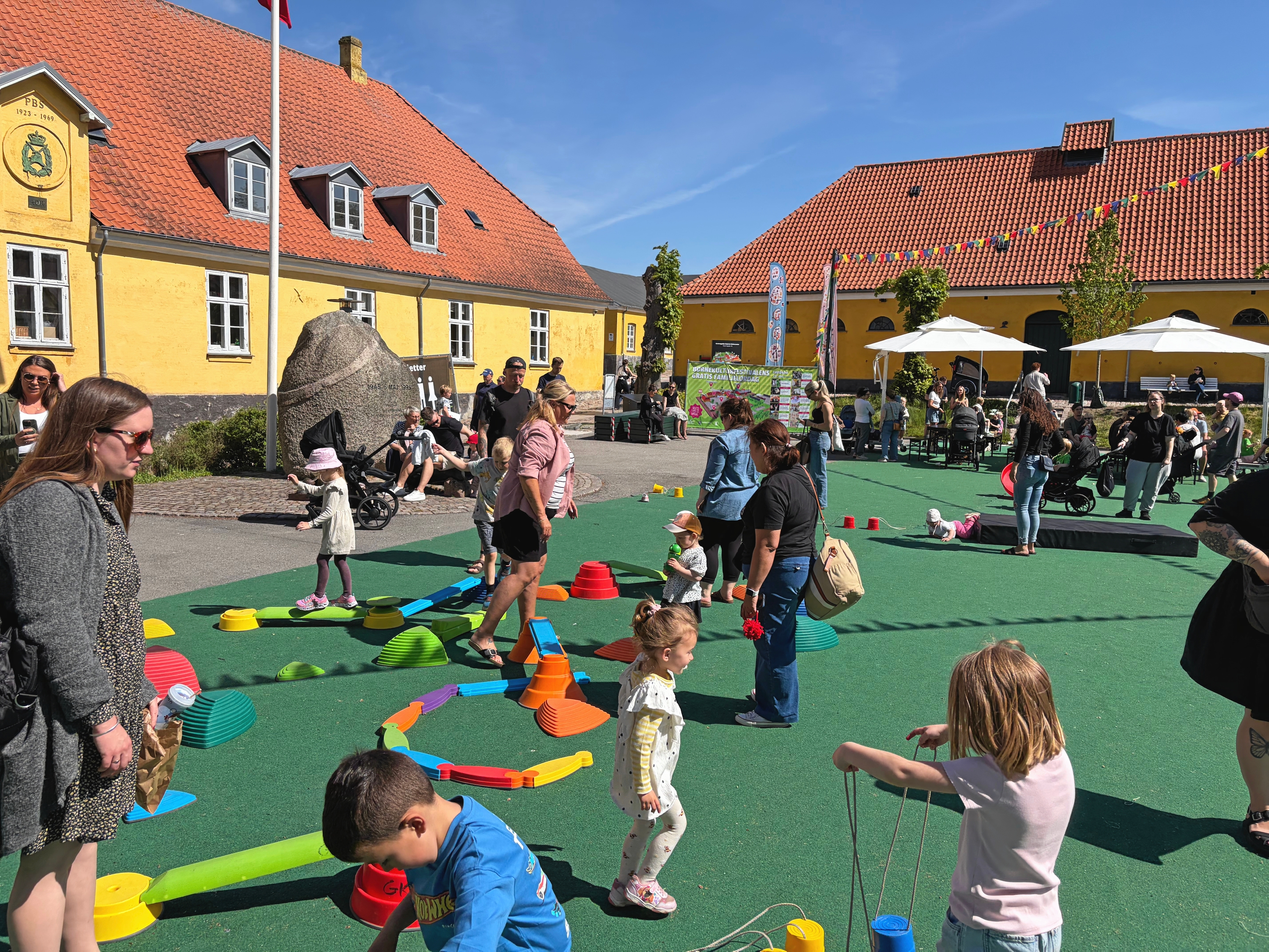 Mange deltog i lørdagens familiedag. - Næstved Børnekulturfestival Mange deltog i lørdagens familiedag.
