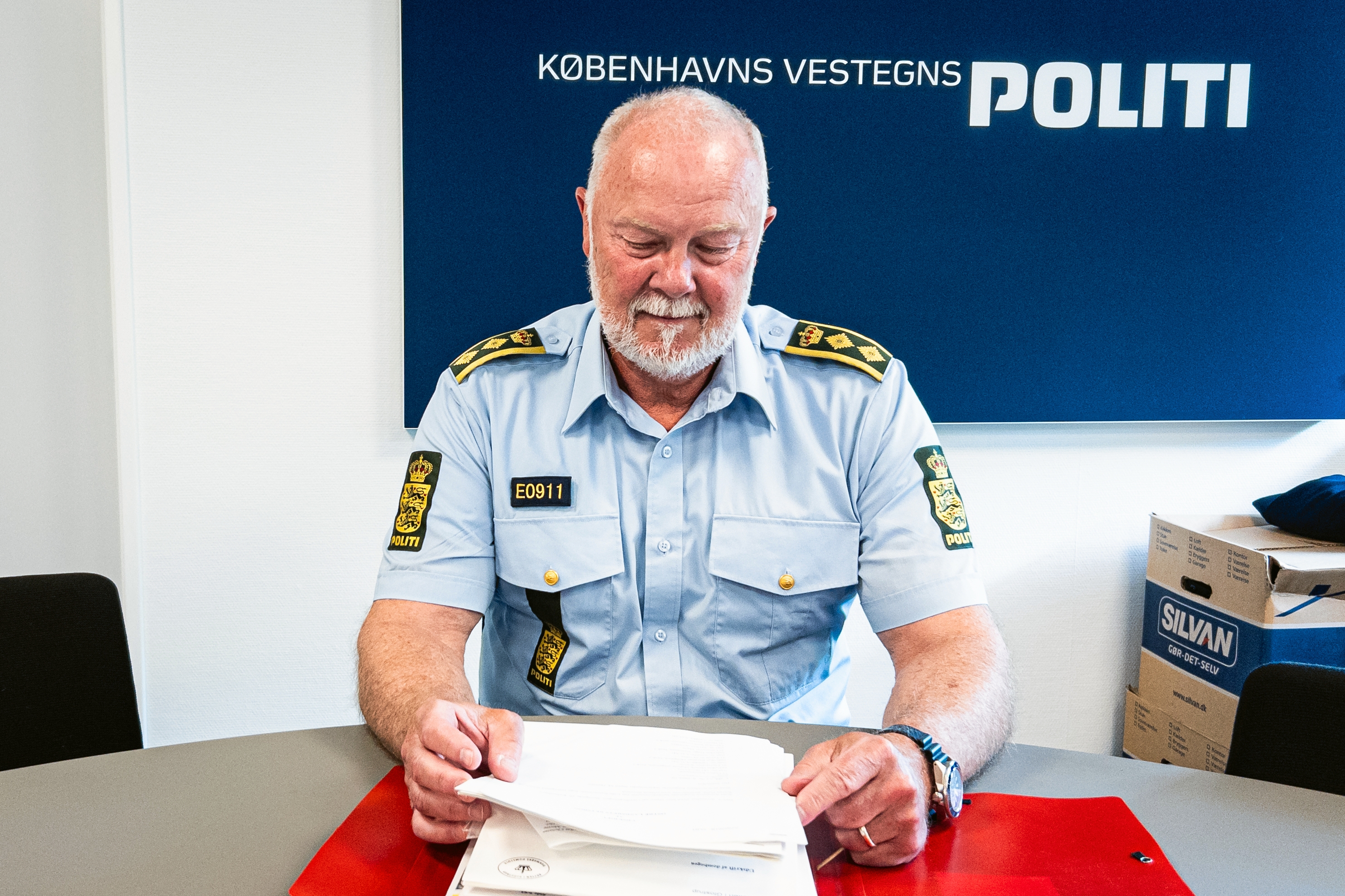 Kontoret er pakket i flyttekasser, og politidirektør Kim Christiansen ser tilbage på sin tid hos Vestegnens Politi. - Kasper Ellesøe Kontoret er pakket i flyttekasser, og politidirektør Kim Christiansen ser tilbage på sin tid hos Vestegnens Politi.